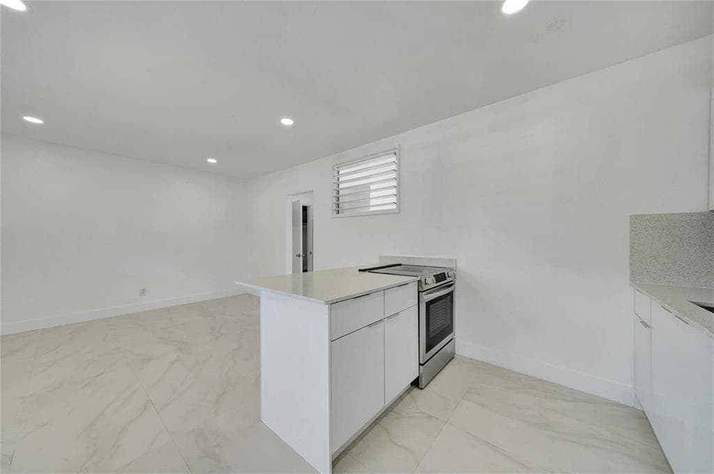 323 Elm Street 7, Hollywood, FL 33019 — photo 10 of 30