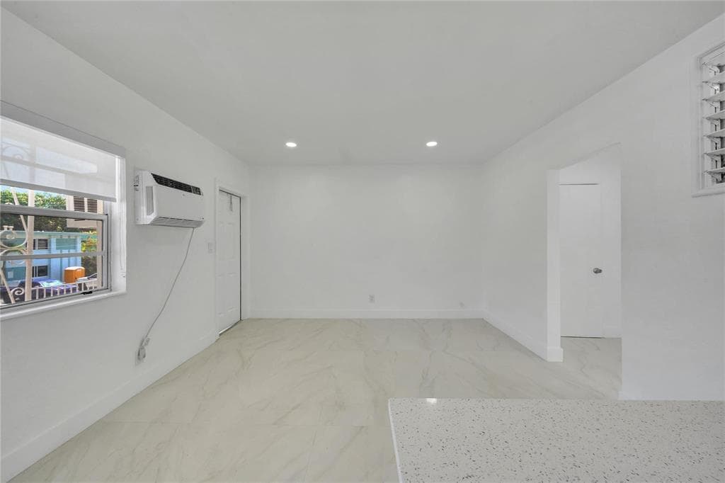 323 Elm Street 7, Hollywood, FL 33019 — photo 13 of 30
