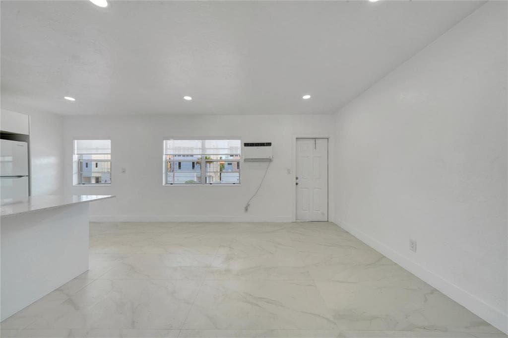 323 Elm Street 7, Hollywood, FL 33019 — photo 15 of 30
