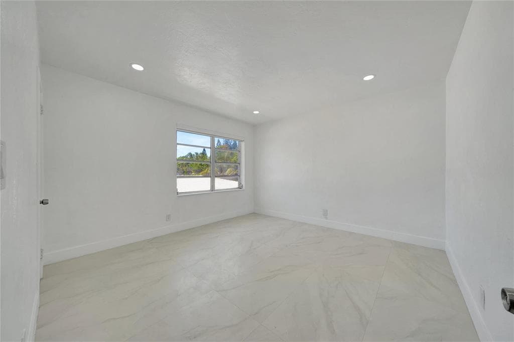 323 Elm Street 7, Hollywood, FL 33019 — photo 16 of 30