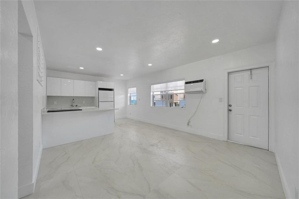 323 Elm Street 7, Hollywood, FL 33019 — photo 18 of 30