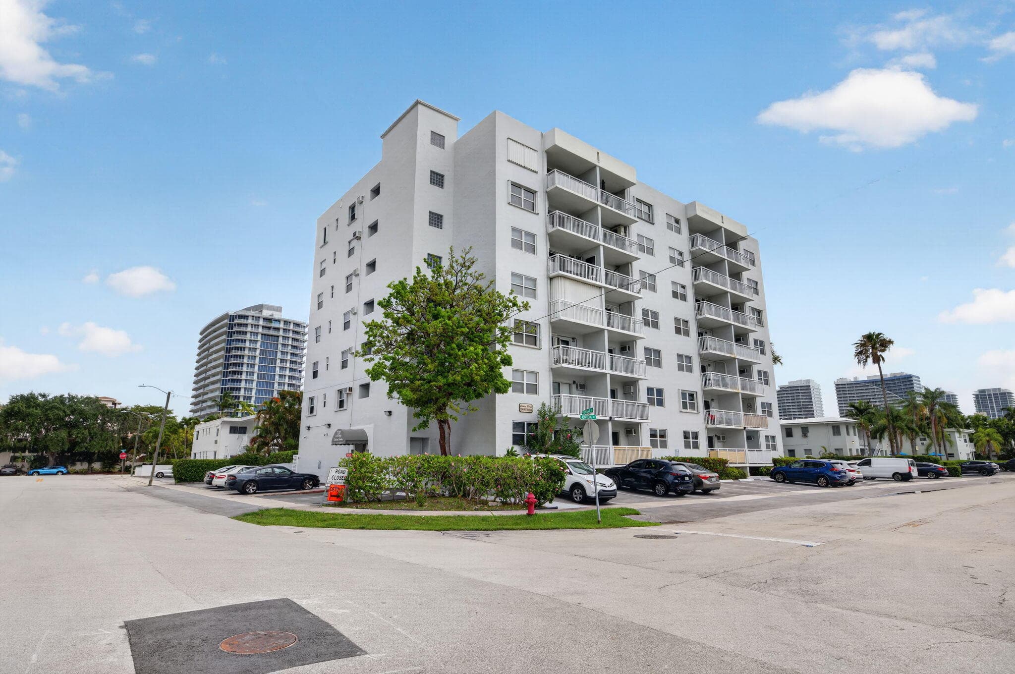 720 Orton Avenue 704, Fort Lauderdale, FL 33304 — photo 2 of 53