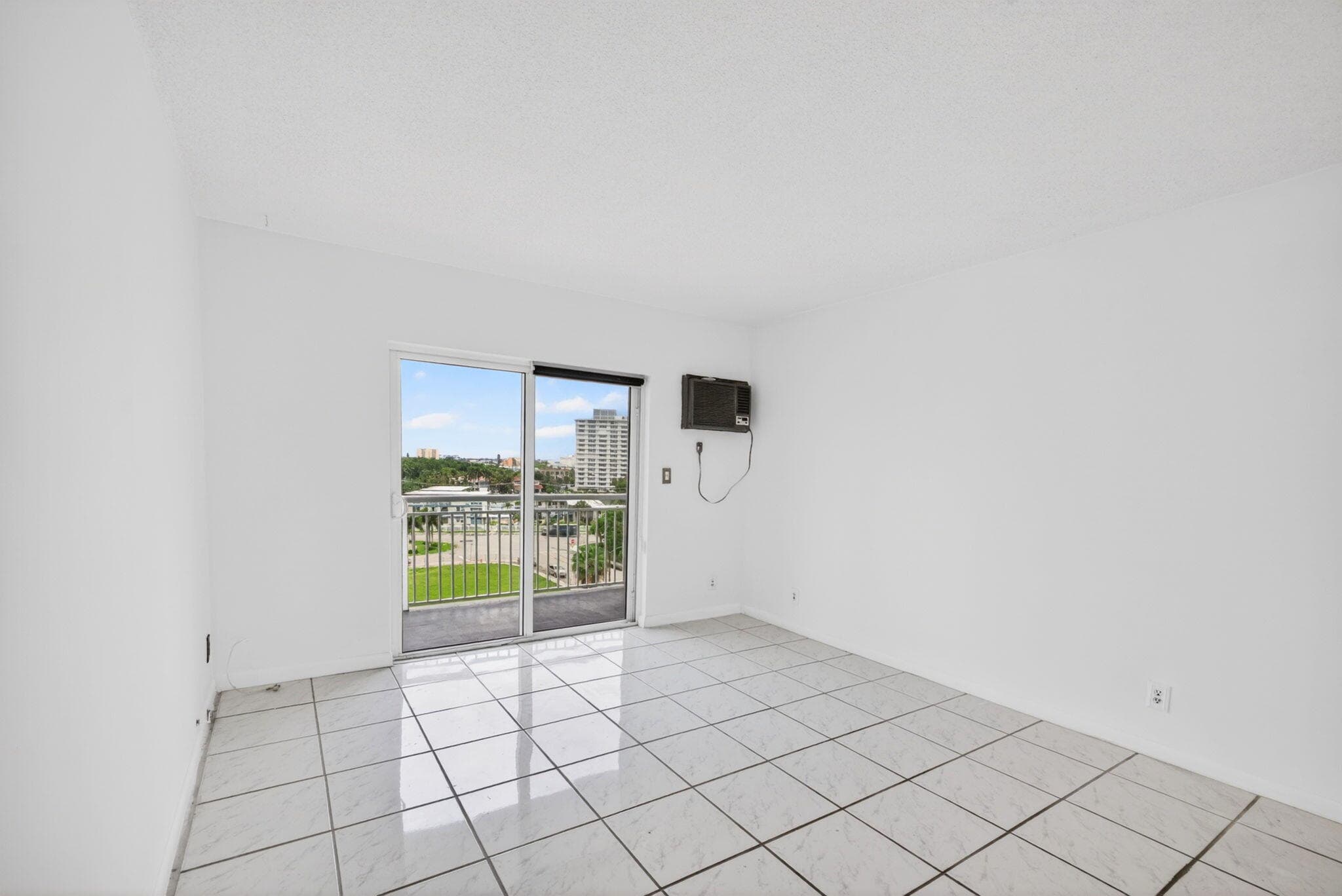 720 Orton Avenue 704, Fort Lauderdale, FL 33304 — photo 14 of 53