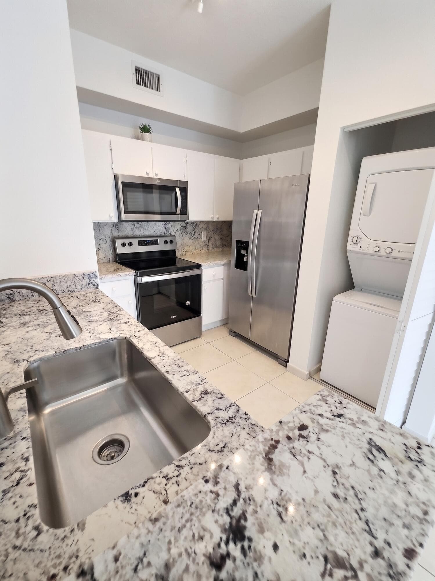 7240 NW 114th Avenue 304, Doral, FL 33178 — photo 4 of 15