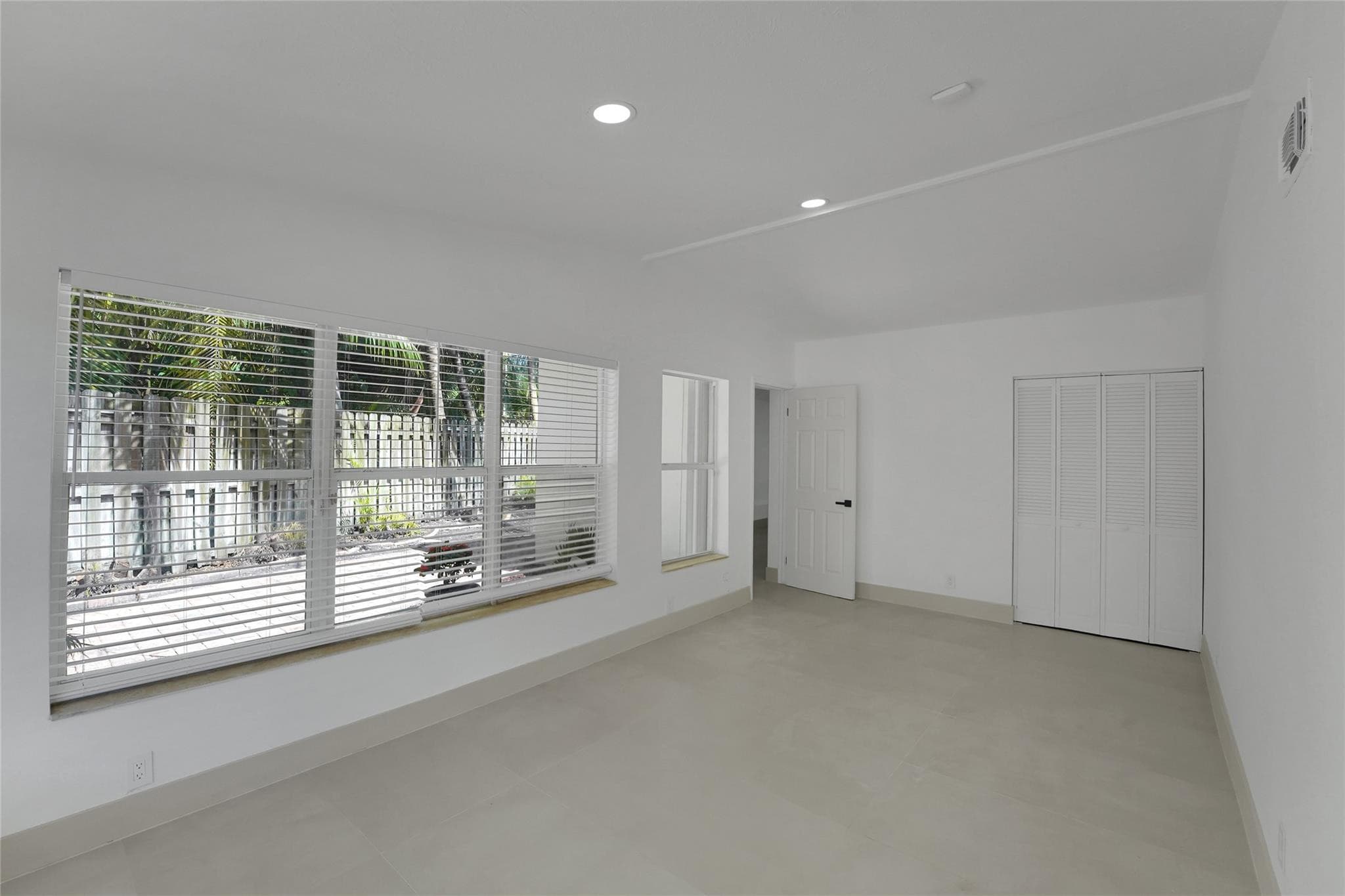 812 NE 4th Avenue, Pompano Beach, FL 33060 — photo 11 of 45