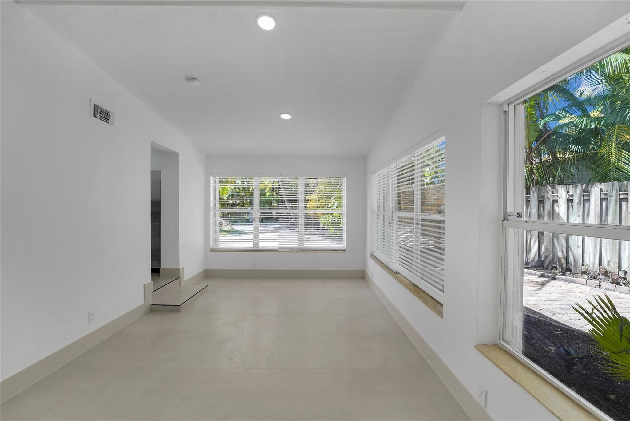 812 NE 4th Avenue, Pompano Beach, FL 33060 — photo 13 of 45