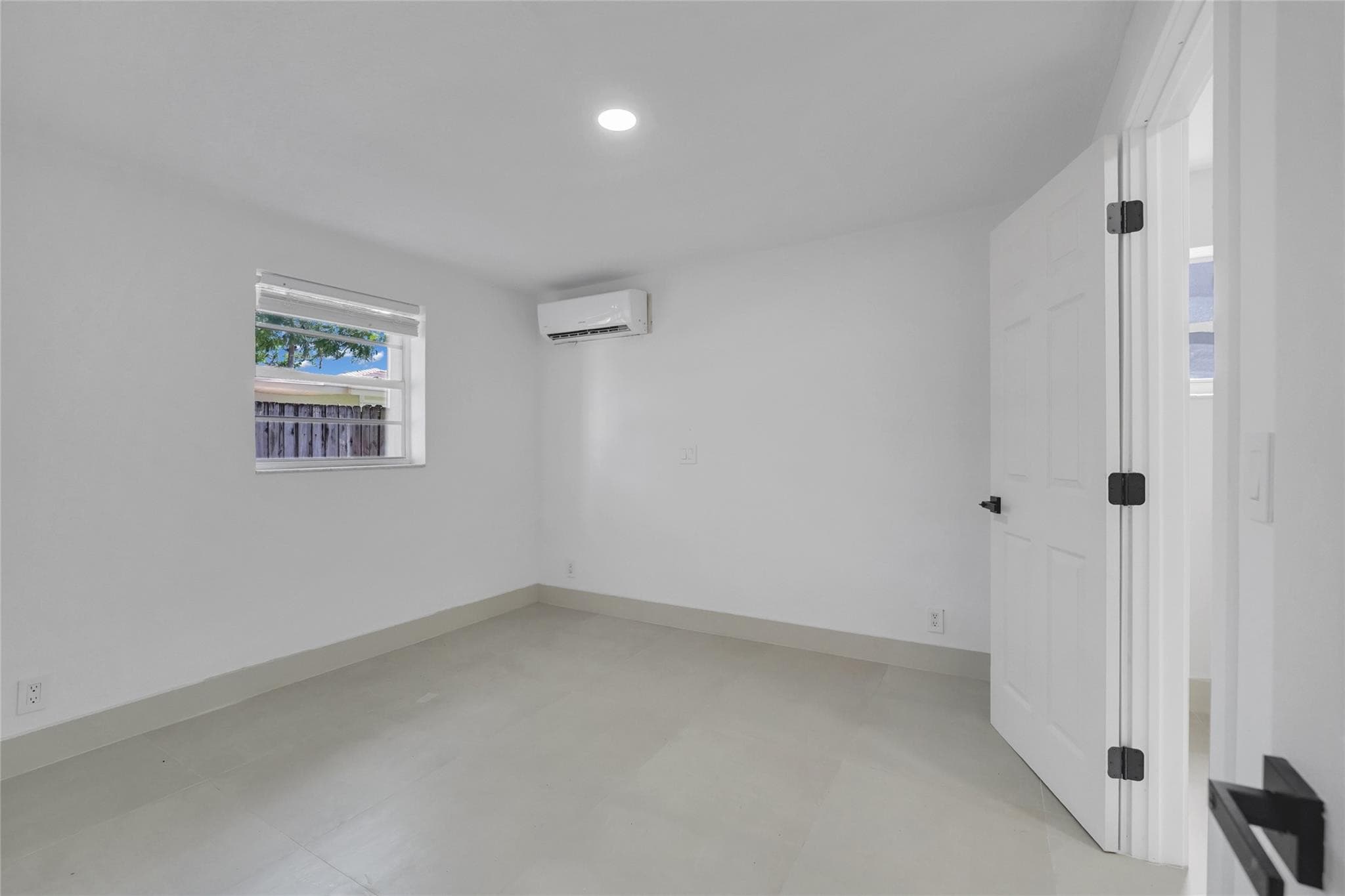 812 NE 4th Avenue, Pompano Beach, FL 33060 — photo 15 of 45