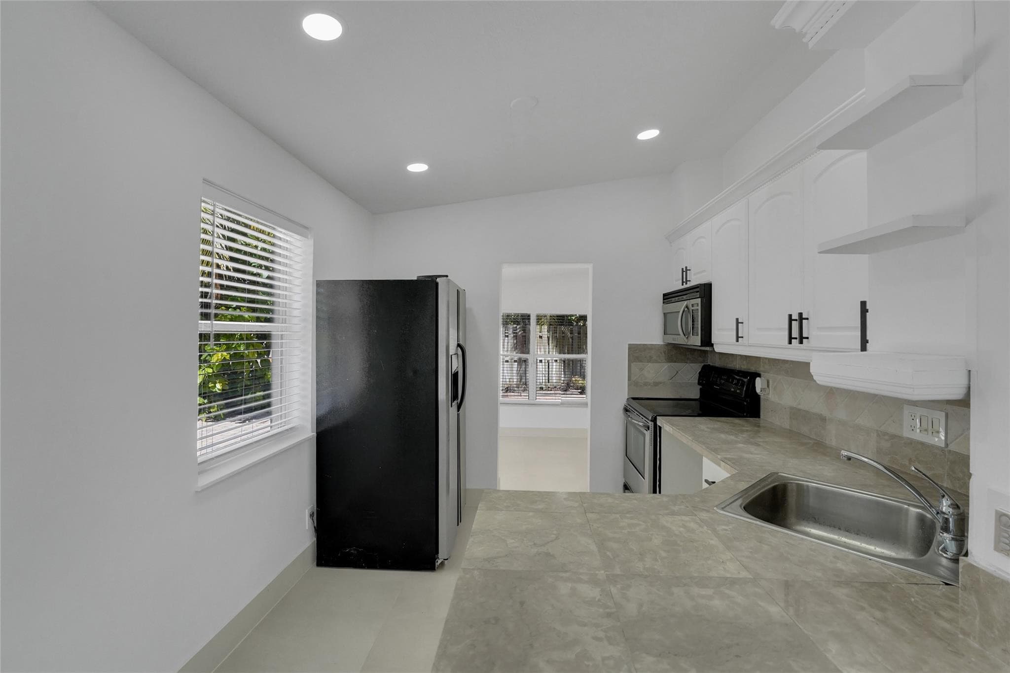 812 NE 4th Avenue, Pompano Beach, FL 33060 — photo 22 of 45