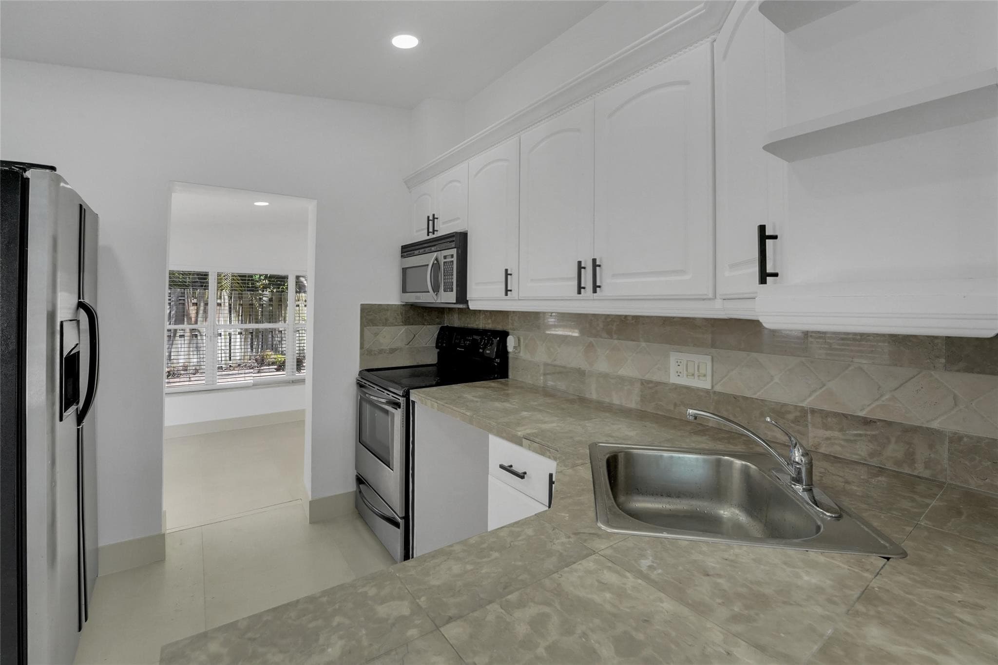 812 NE 4th Avenue, Pompano Beach, FL 33060 — photo 23 of 45