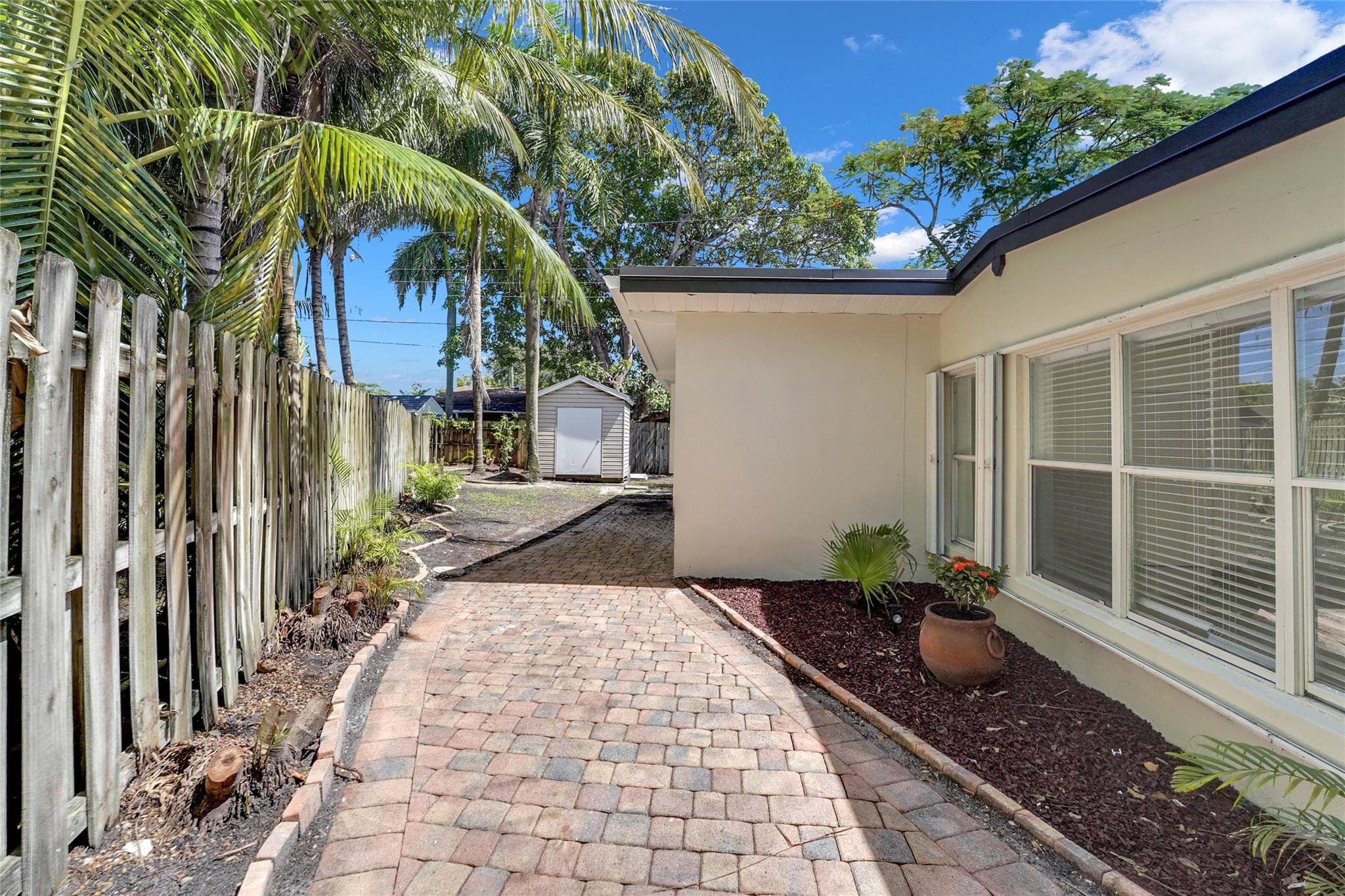 812 NE 4th Avenue, Pompano Beach, FL 33060 — photo 31 of 45