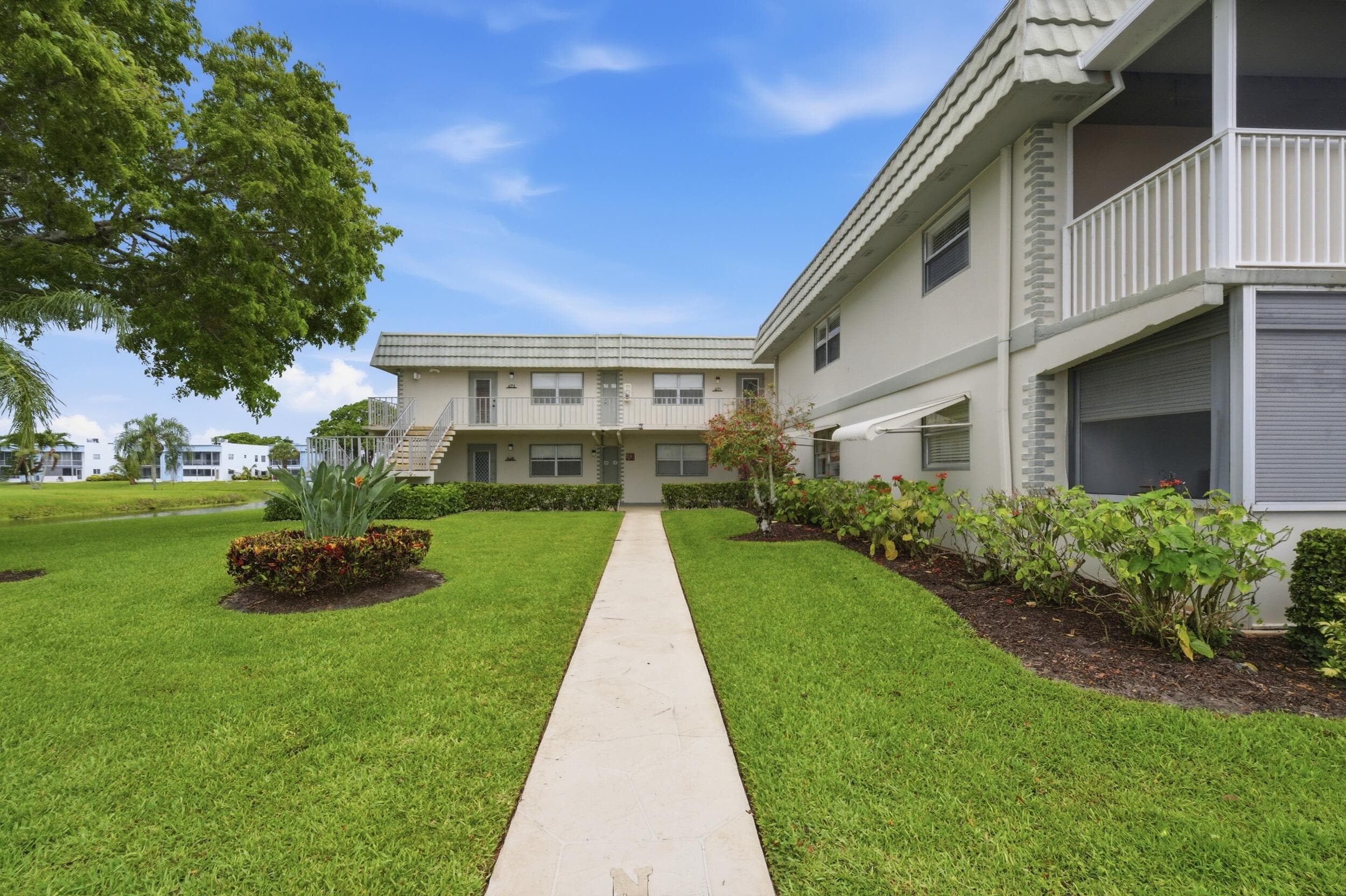 670 Monaco N, Delray Beach, FL 33446 — photo 2 of 36