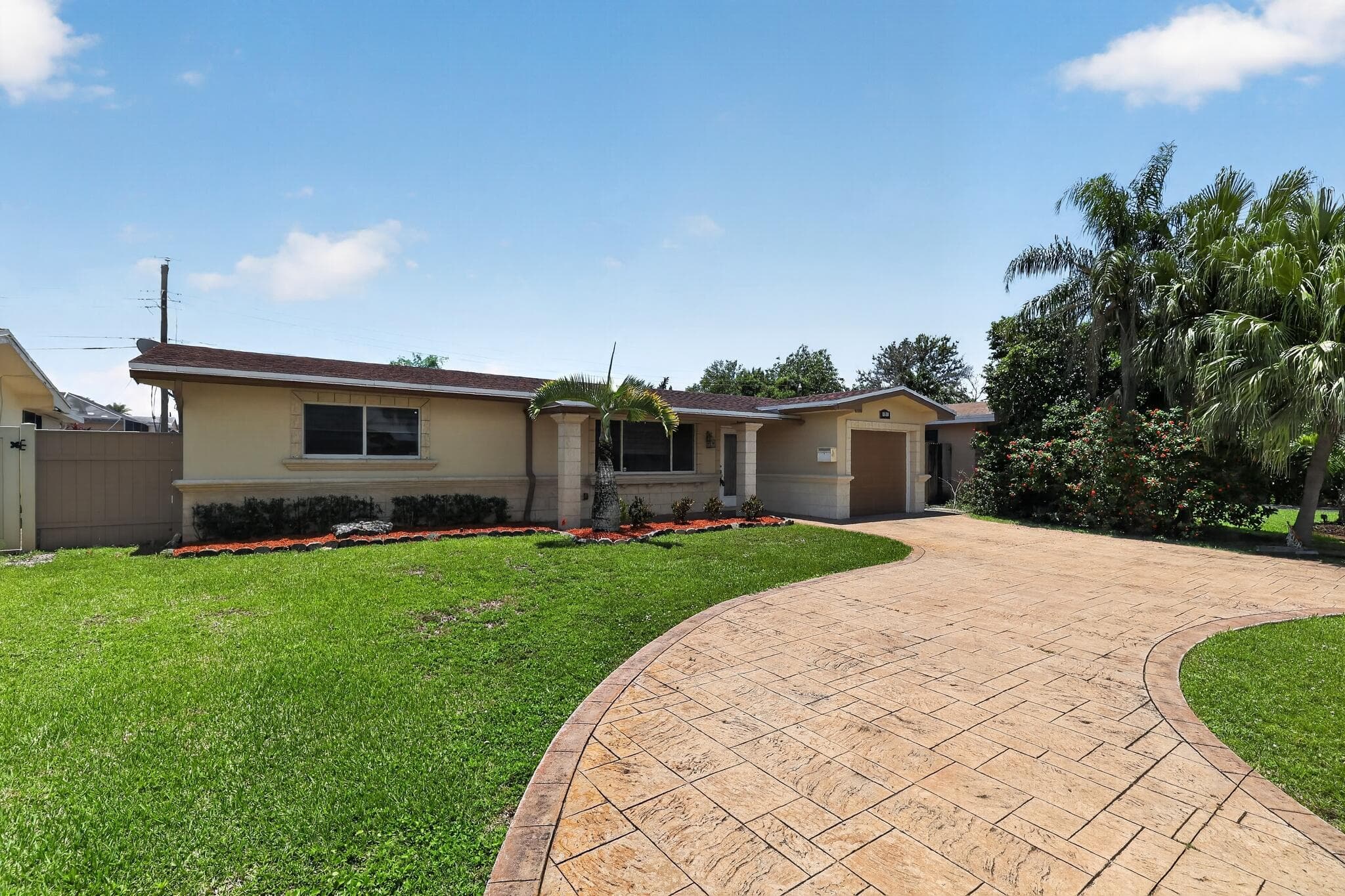 8580 NW 12th Street, Pembroke Pines, FL 33024 — photo 3 of 44