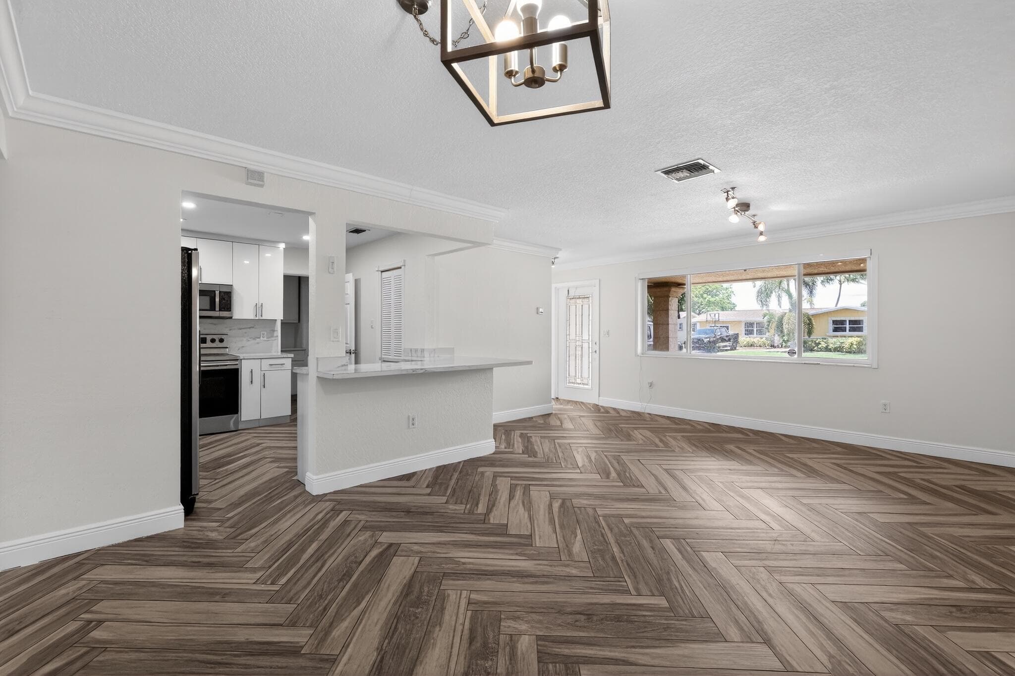 8580 NW 12th Street, Pembroke Pines, FL 33024 — photo 9 of 44