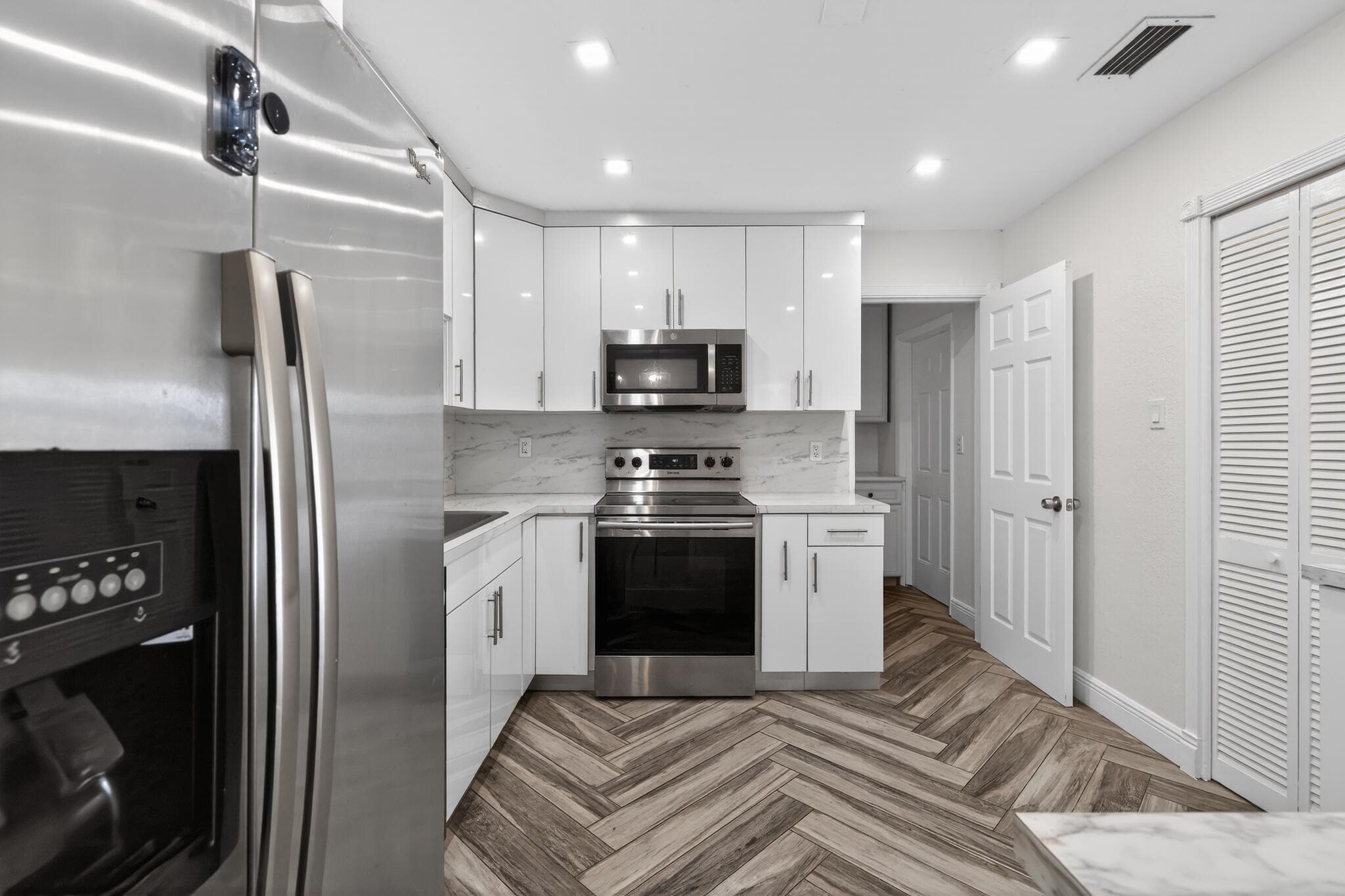 8580 NW 12th Street, Pembroke Pines, FL 33024 — photo 13 of 44