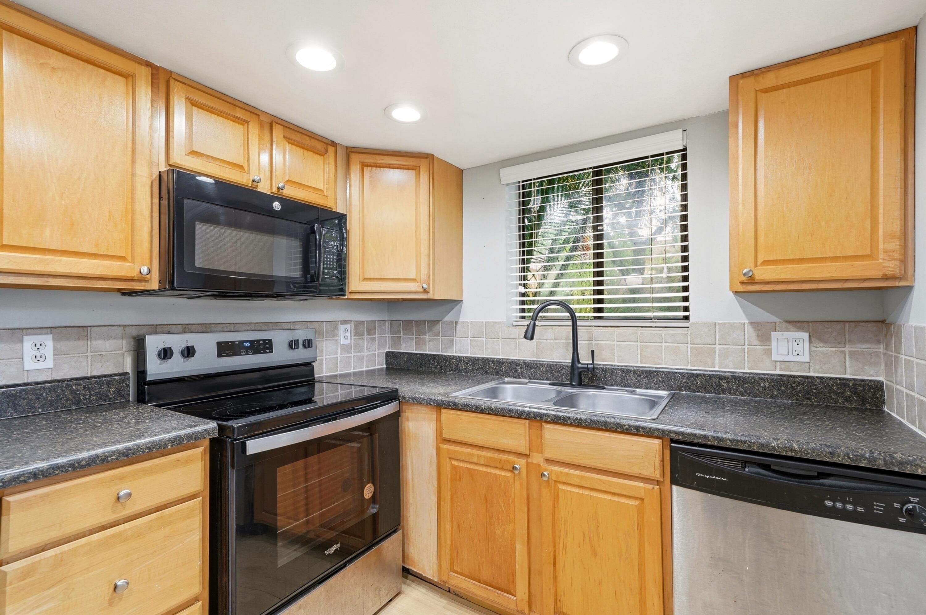 1145 S Flagler Avenue 501, Pompano Beach, FL 33060 — photo 8 of 21