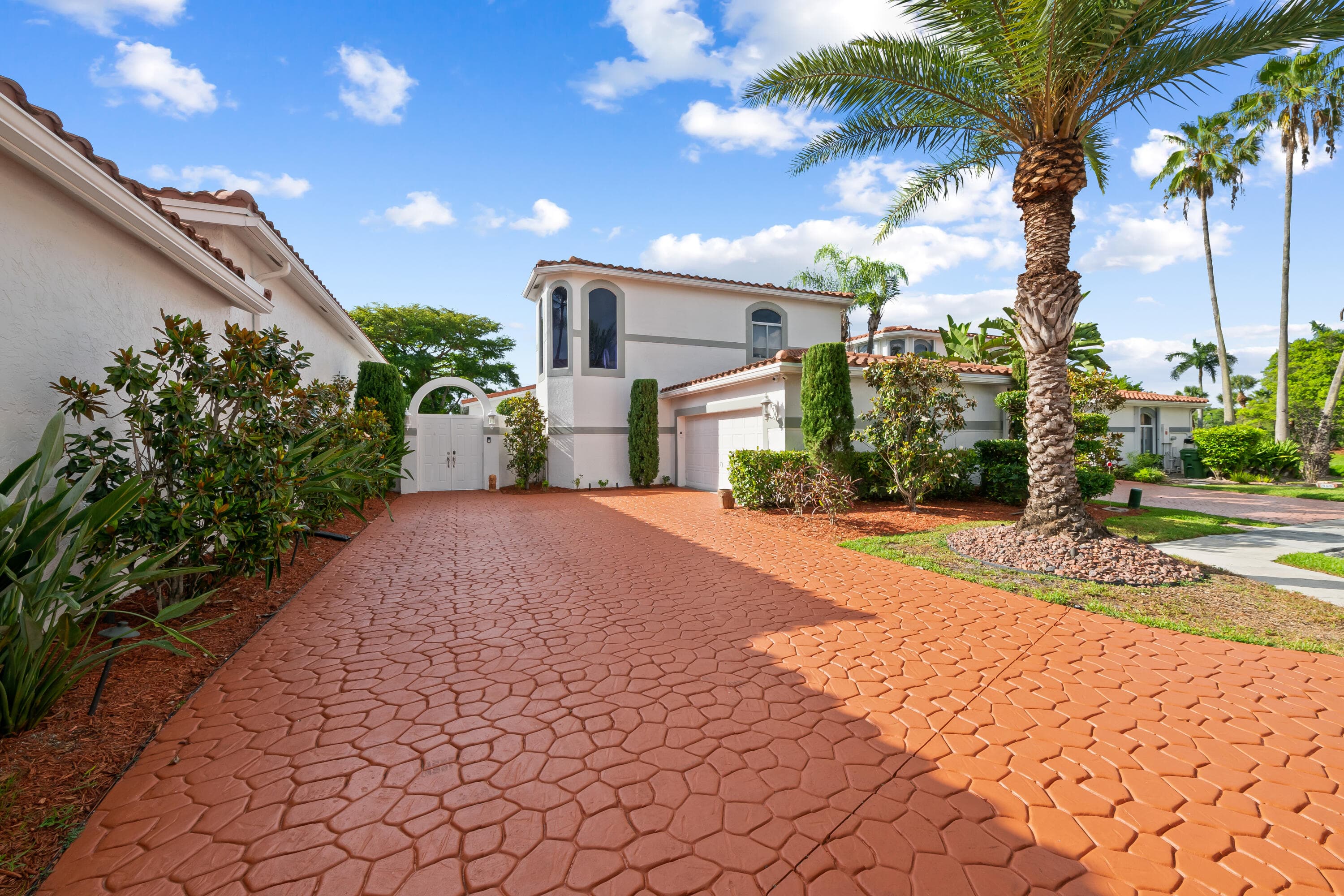980 Bel Aire Drive West, Pembroke Pines, FL 33027 — photo 3 of 73