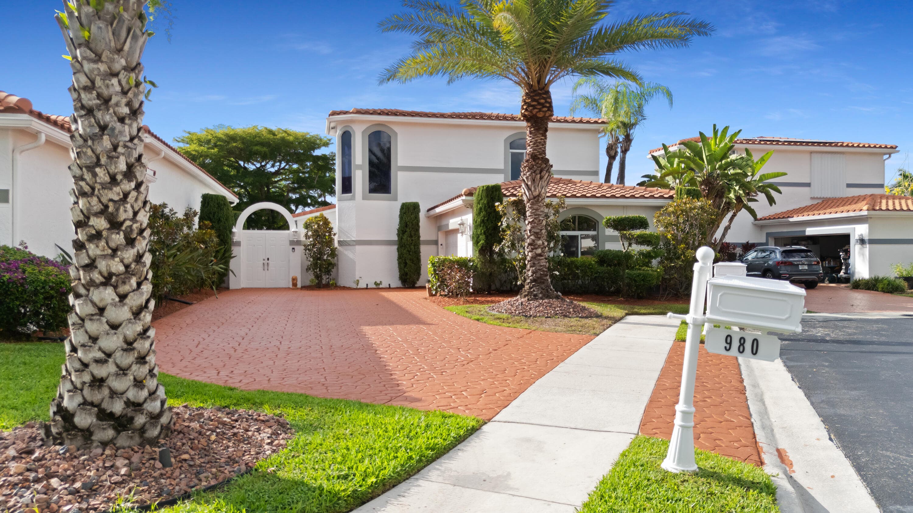 980 Bel Aire Drive West, Pembroke Pines, FL 33027 — photo 2 of 73