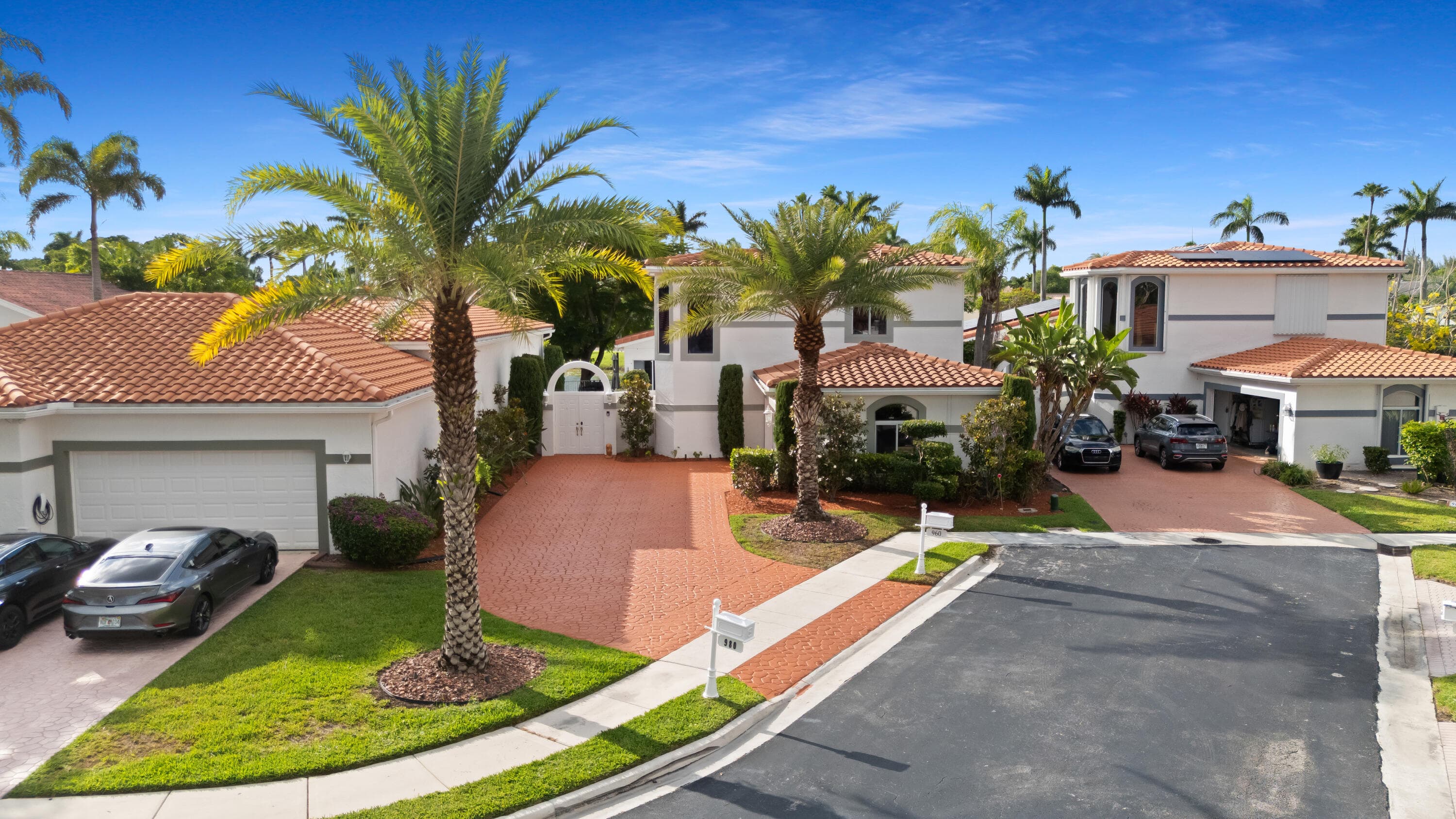 980 Bel Aire Drive West, Pembroke Pines, FL 33027 — photo 5 of 73