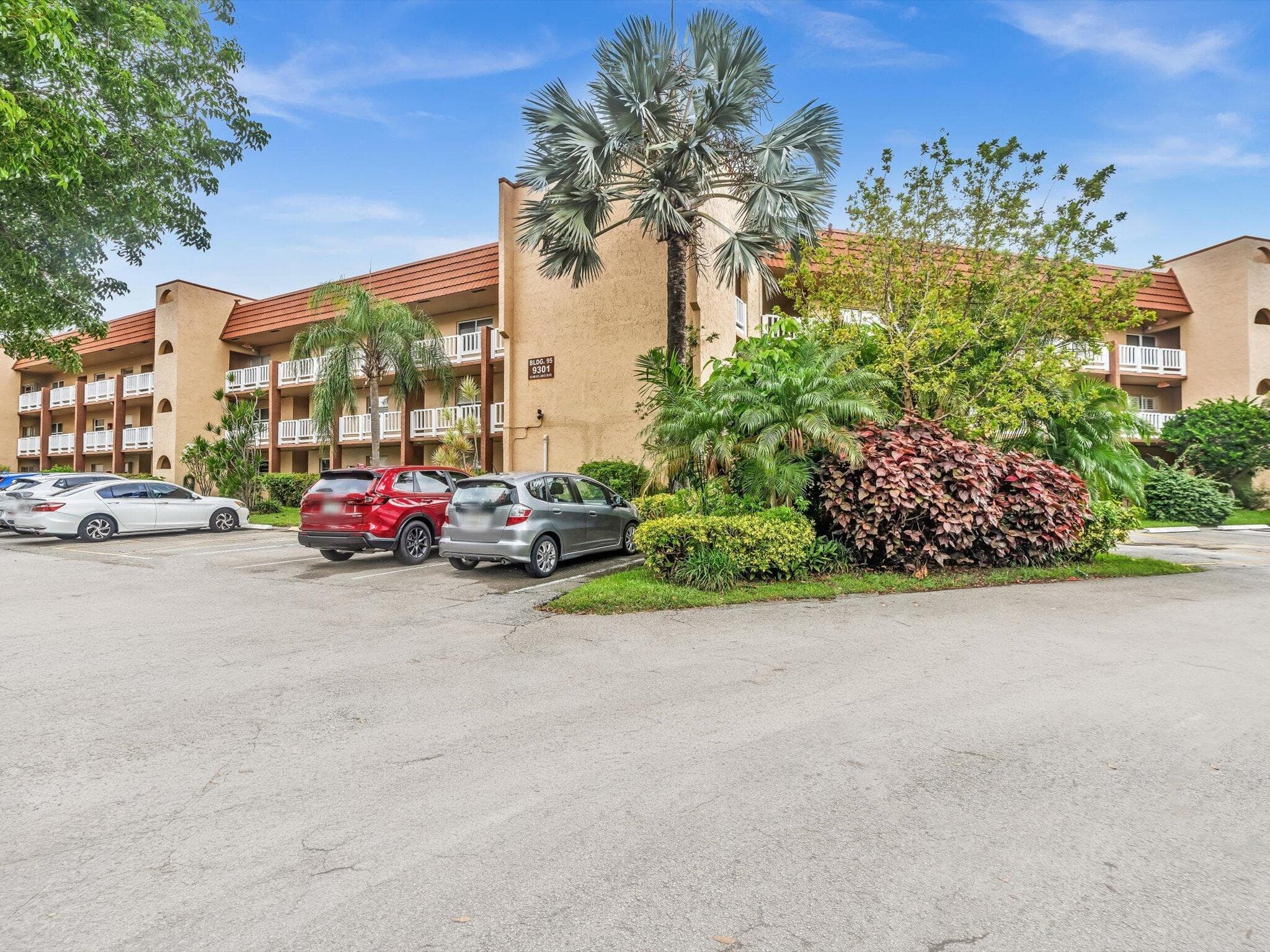 9301 Sunrise Lakes Boulevard, Sunrise, FL 33322 — photo 2 of 69