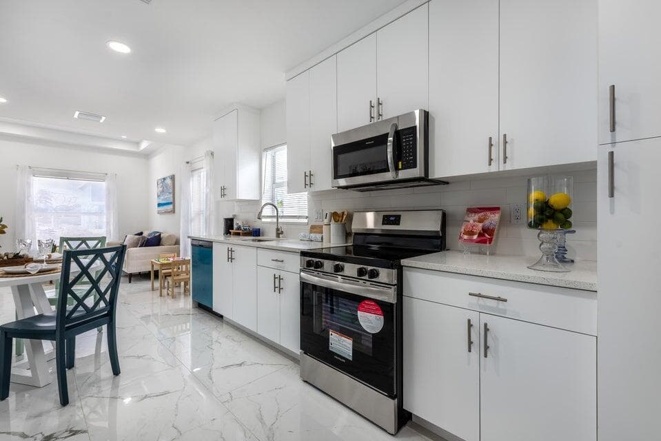 430 NW 13th Avenue, Boynton Beach, FL 33435 — photo 7 of 23