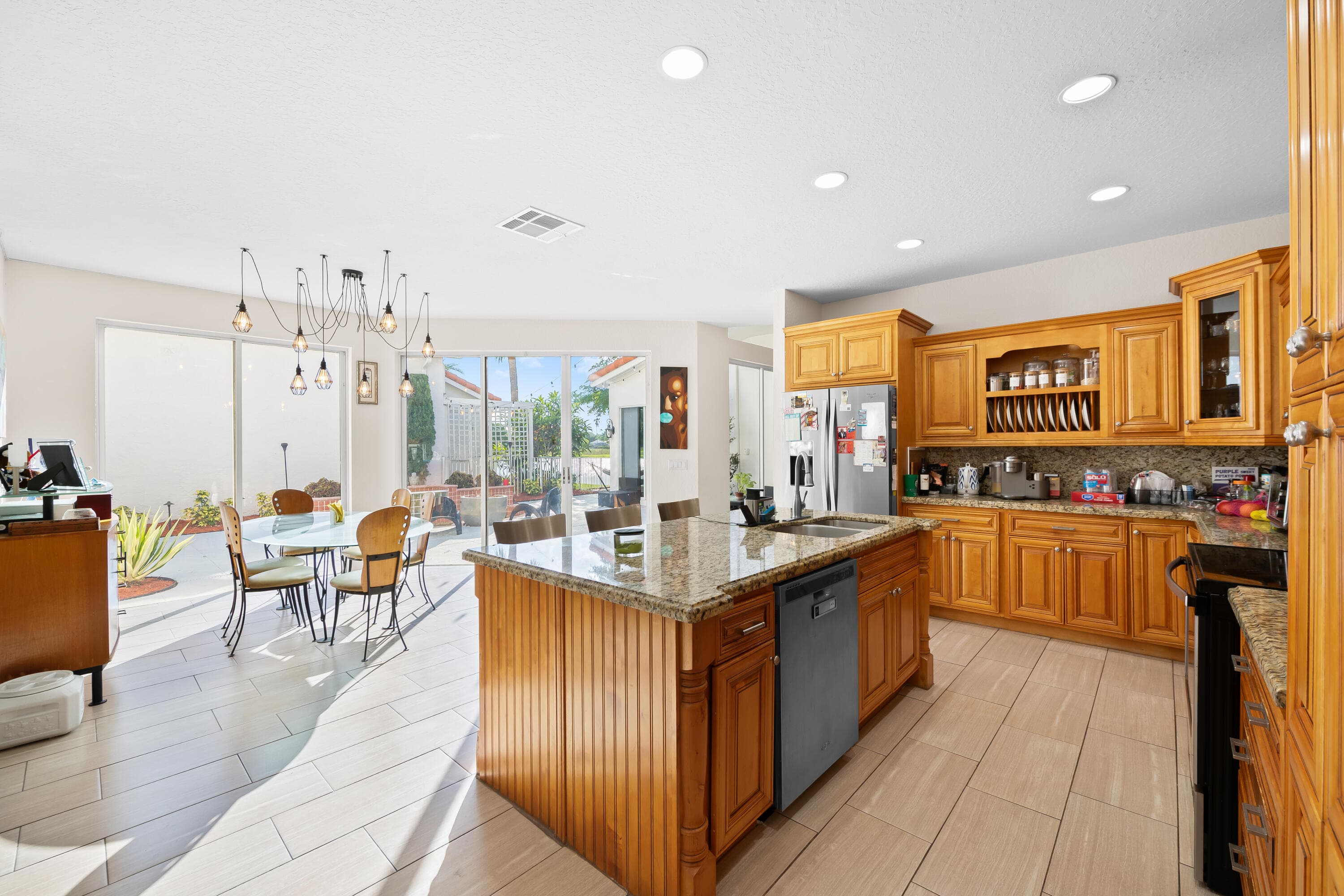980 Bel Aire Drive West, Pembroke Pines, FL 33027 — photo 16 of 73