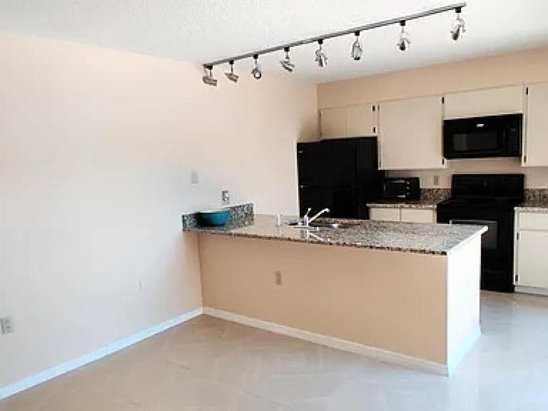 707 Mill Valley Place, West Palm Beach, FL 33409 — photo 6 of 6