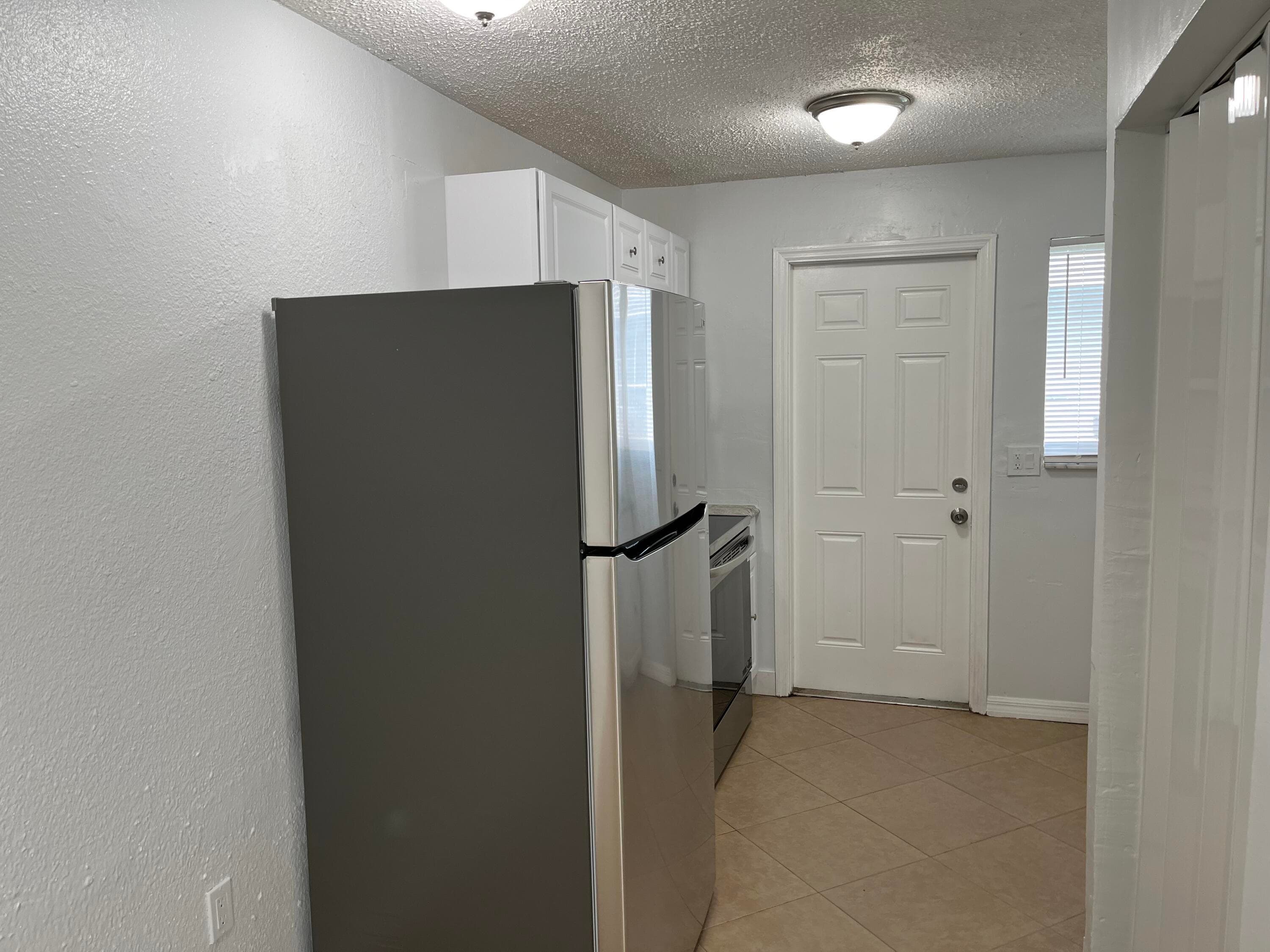 518 NW 10th Avenue, Boynton Beach, FL 33435 — photo 4 of 14