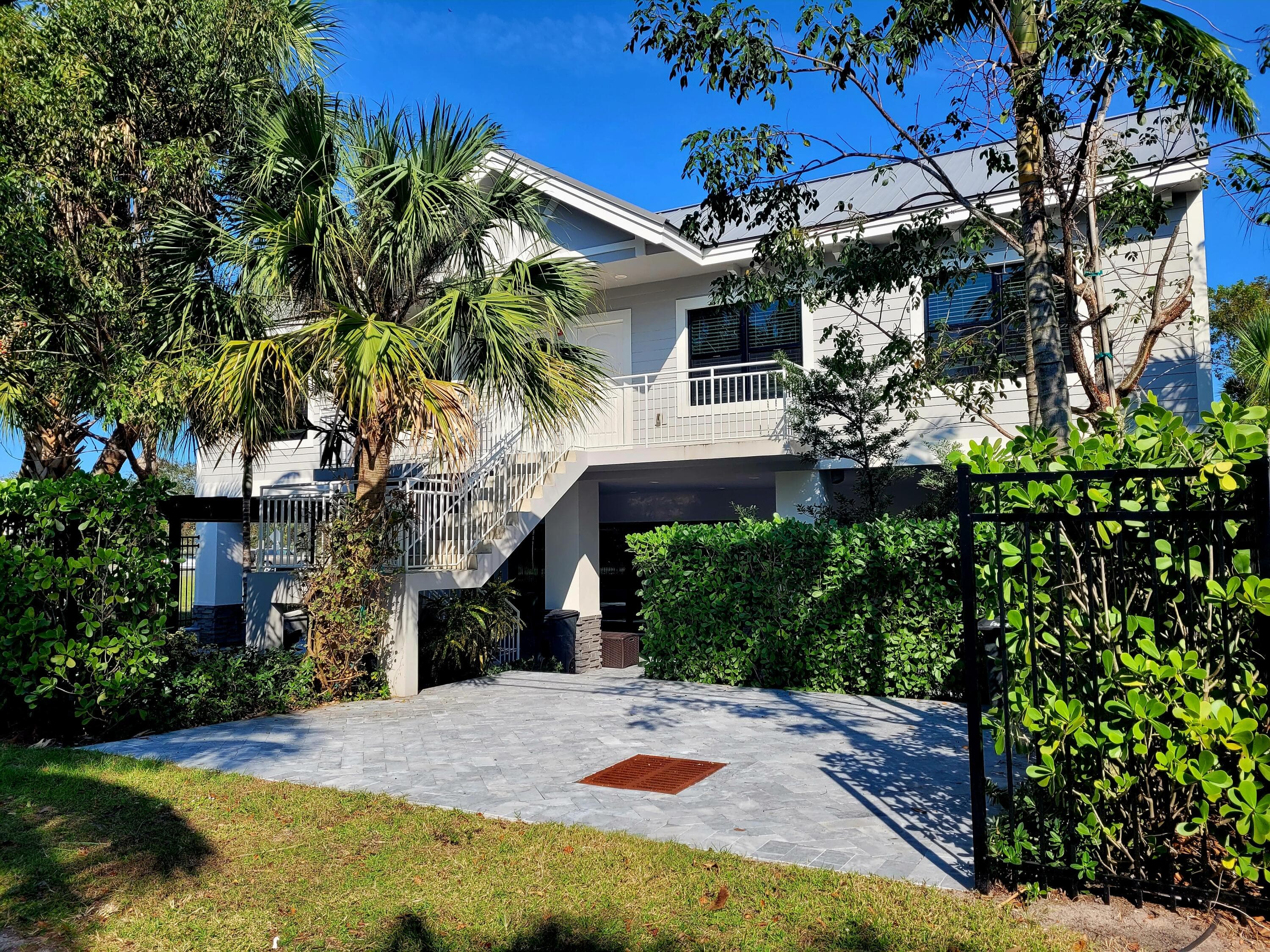11810 SE Dixie Highway Apt 1, Hobe Sound, FL 33455 — photo 1 of 13