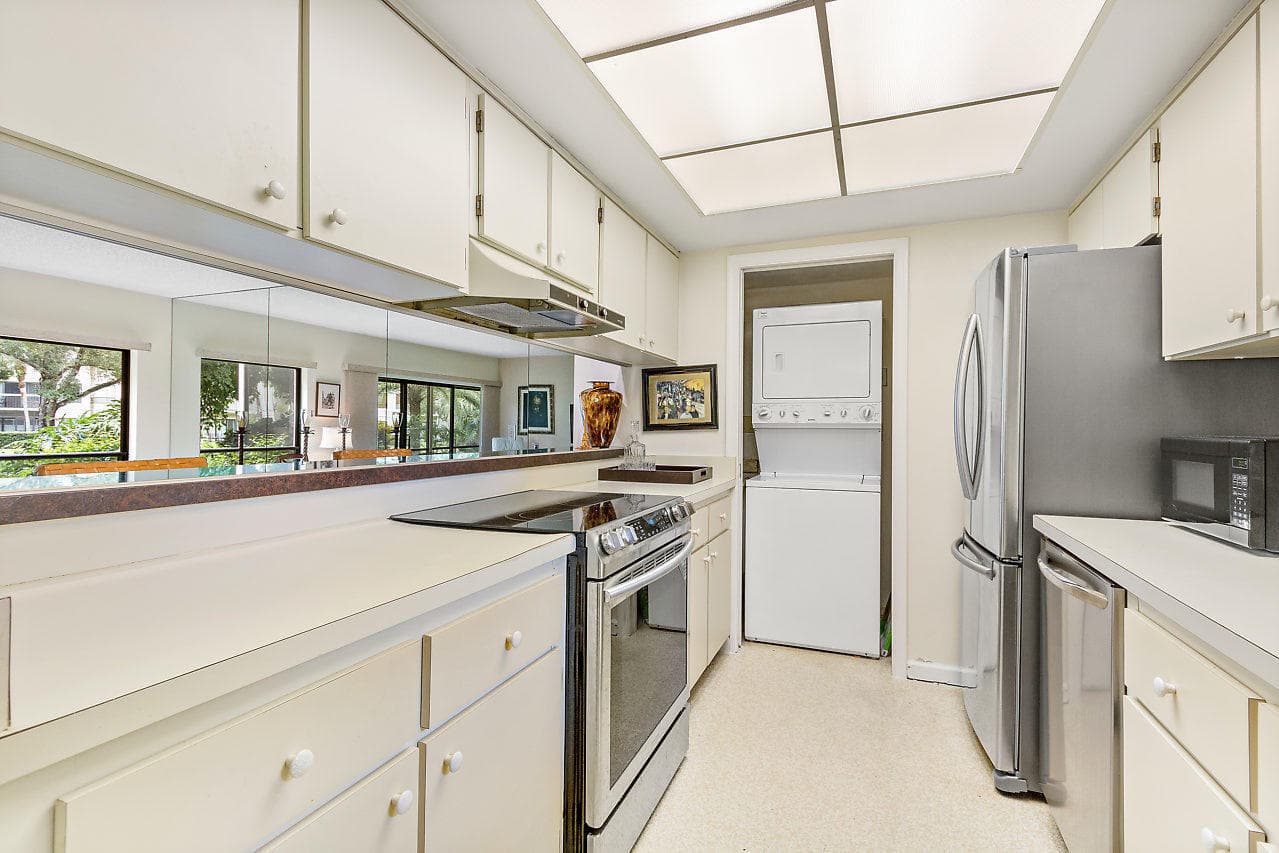 11863 Wimbledon Circle 426, Wellington, FL 33414 — photo 4 of 25