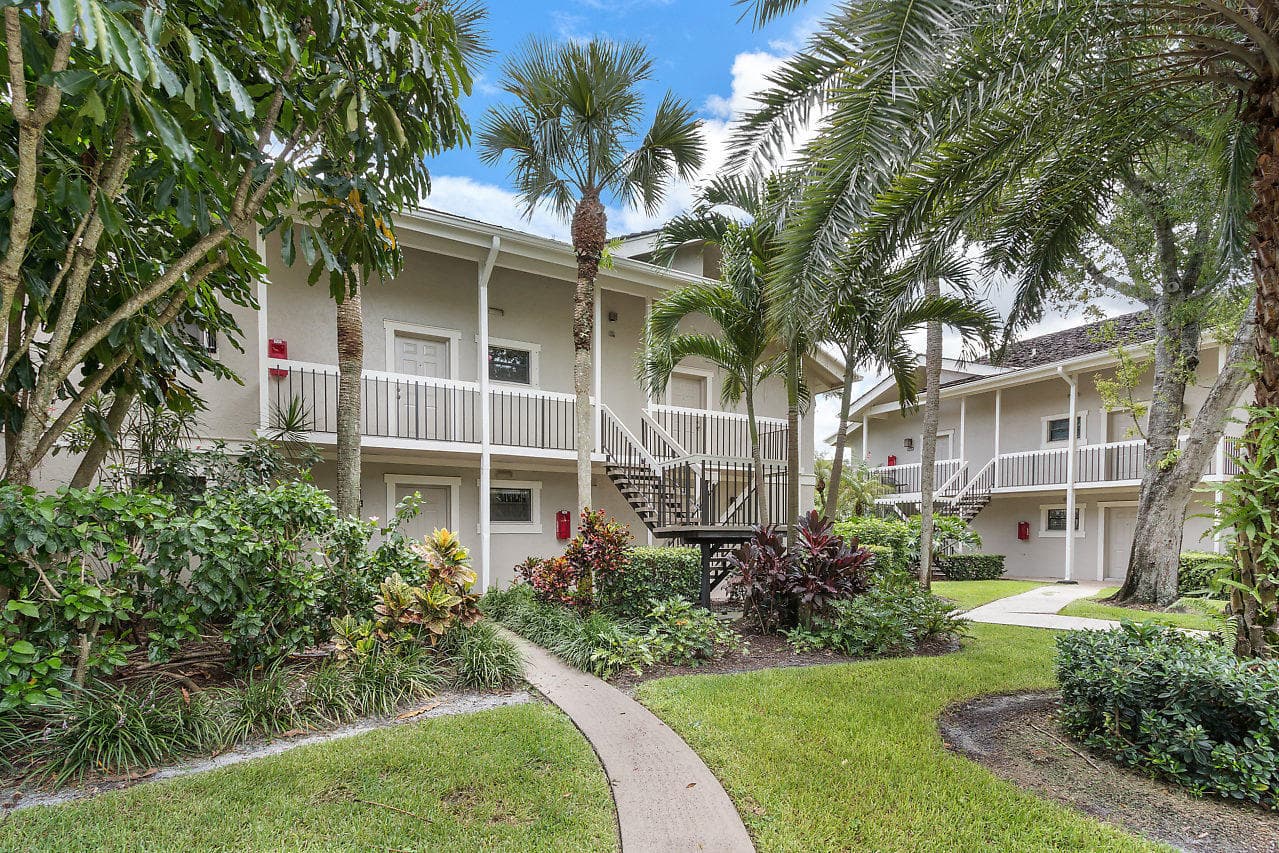 11863 Wimbledon Circle 426, Wellington, FL 33414 — photo 22 of 25