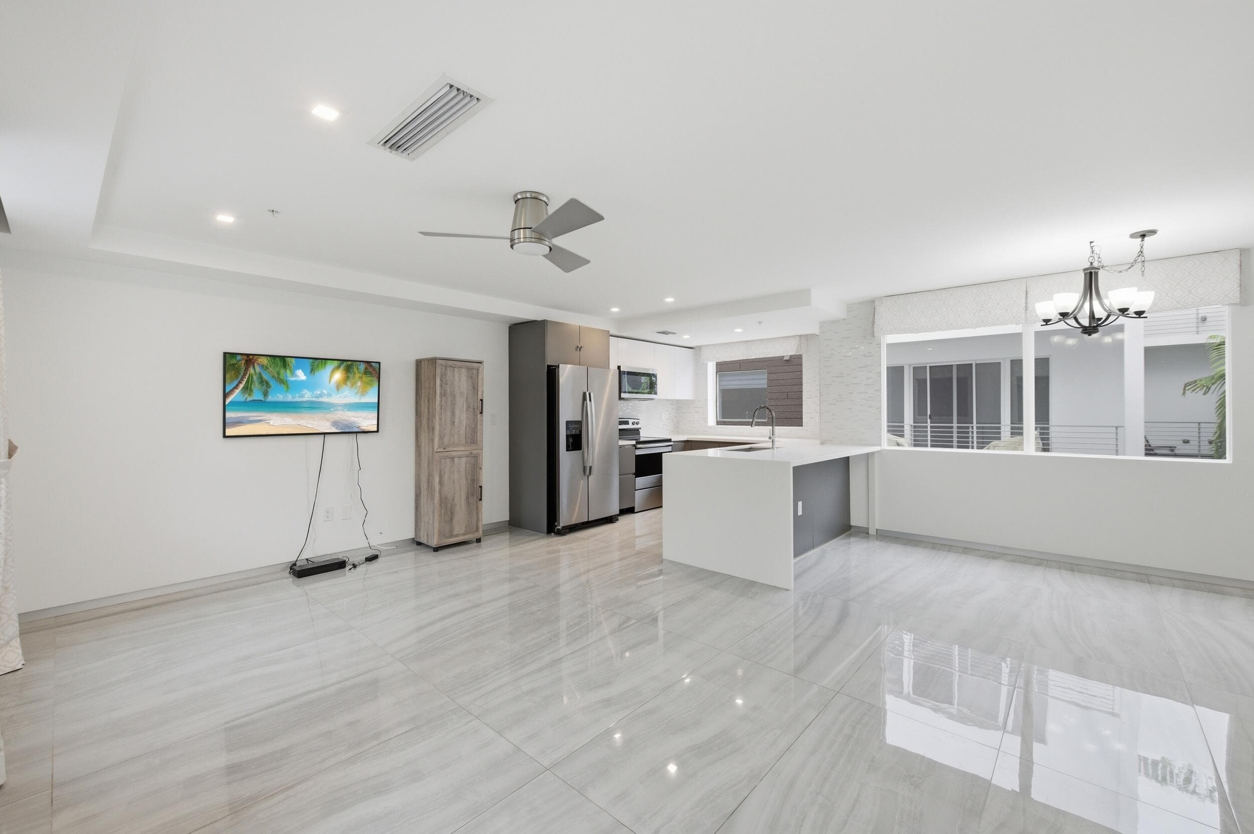 714 NE 14th Avenue 102, Fort Lauderdale, FL 33304 — photo 5 of 34