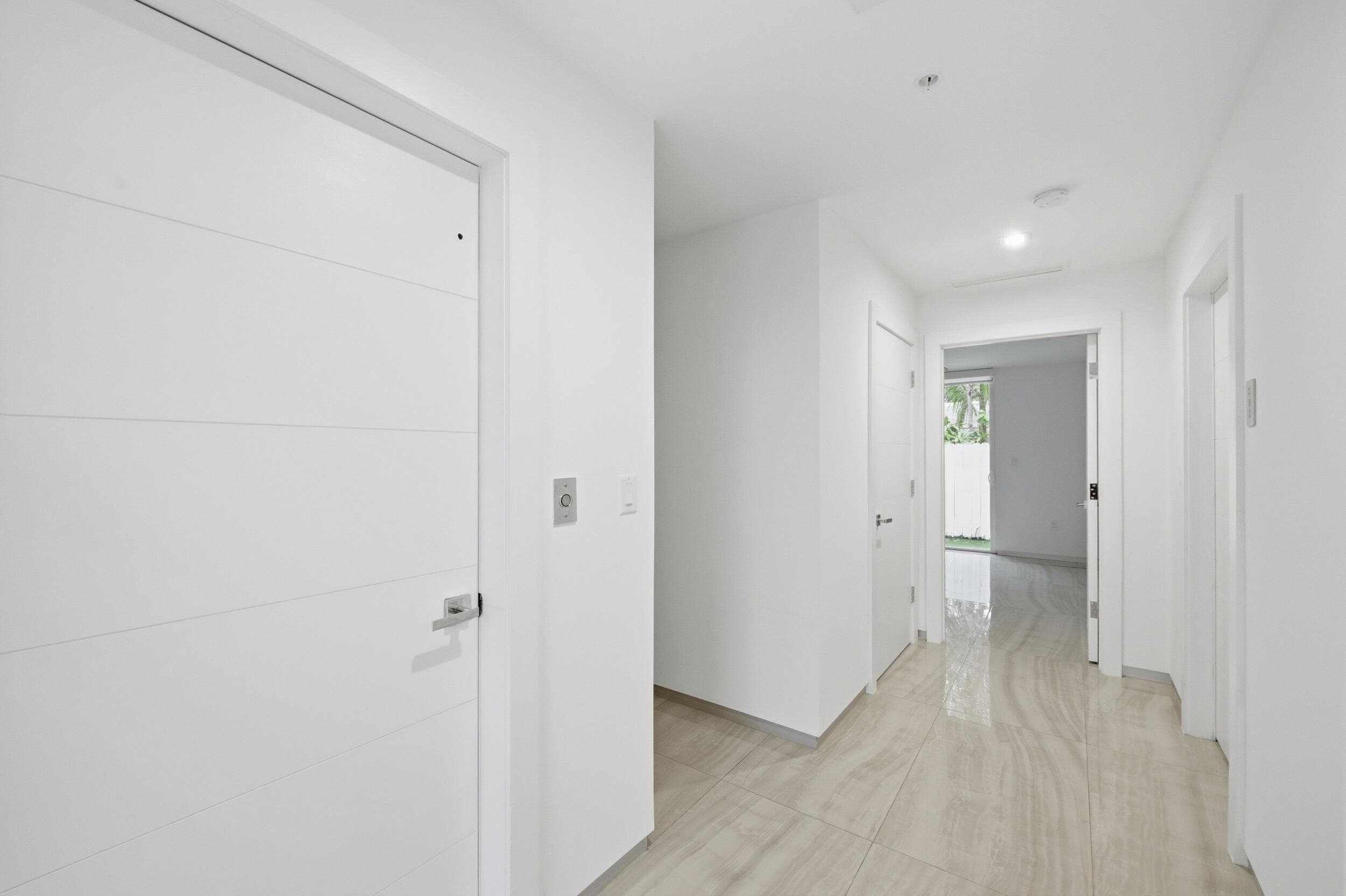 714 NE 14th Avenue 102, Fort Lauderdale, FL 33304 — photo 9 of 34