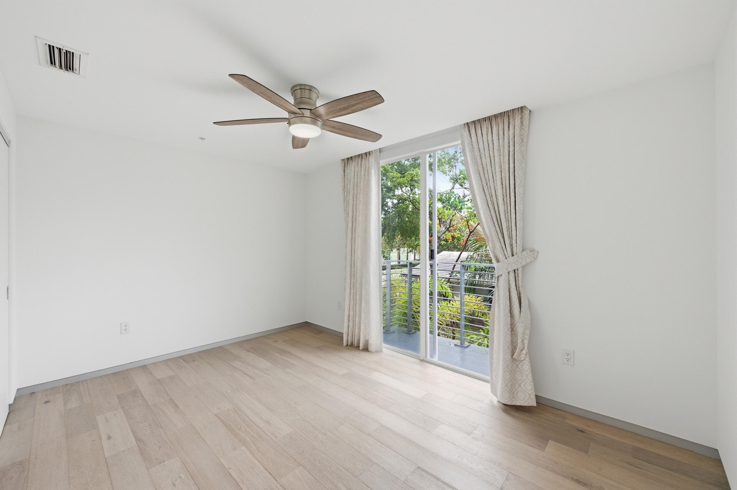 714 NE 14th Avenue 102, Fort Lauderdale, FL 33304 — photo 12 of 34
