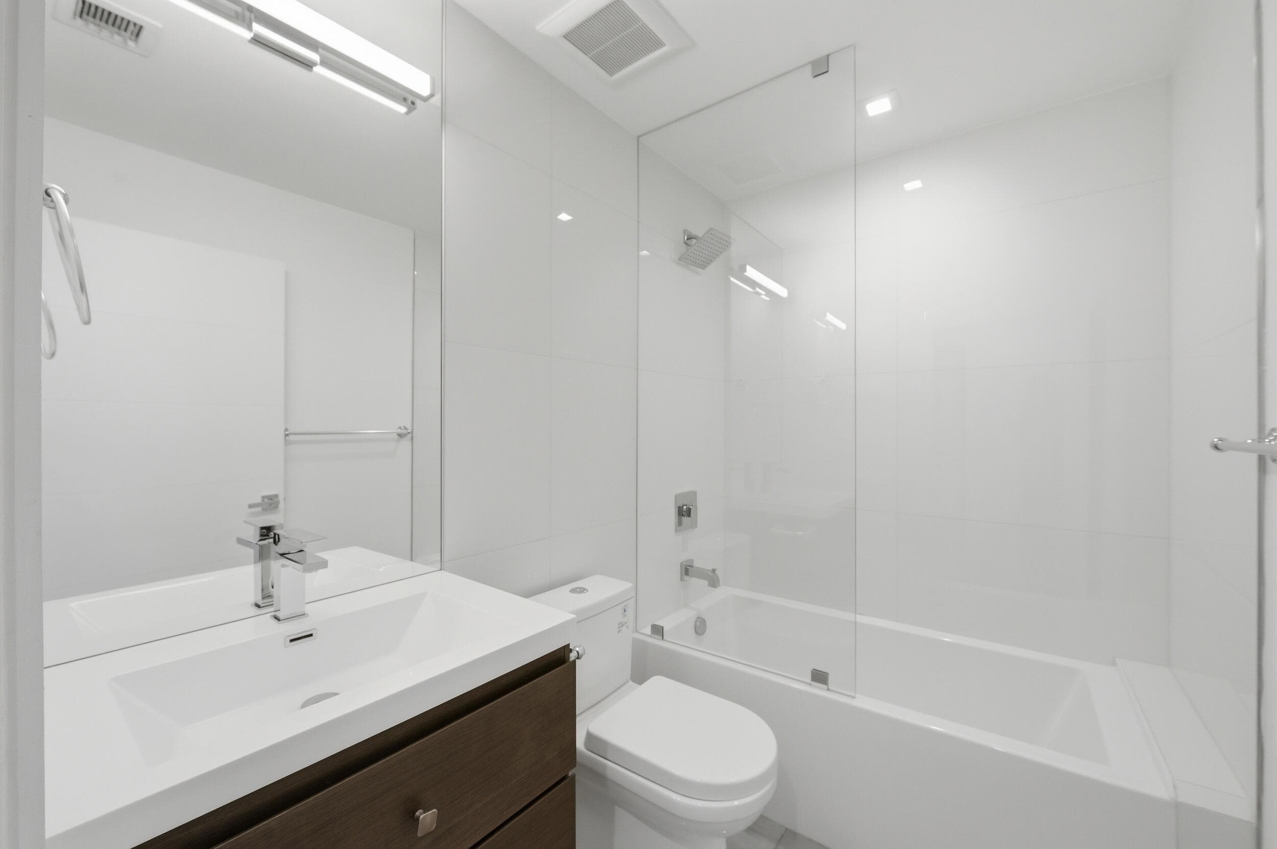 714 NE 14th Avenue 102, Fort Lauderdale, FL 33304 — photo 15 of 34