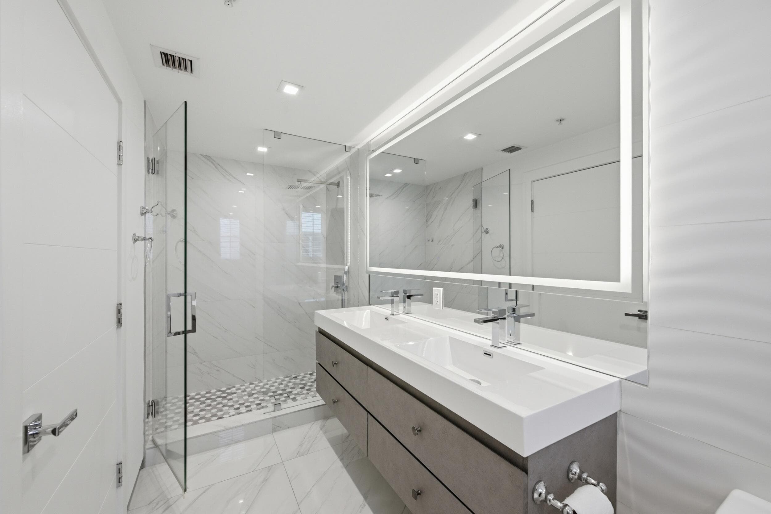714 NE 14th Avenue 102, Fort Lauderdale, FL 33304 — photo 16 of 34