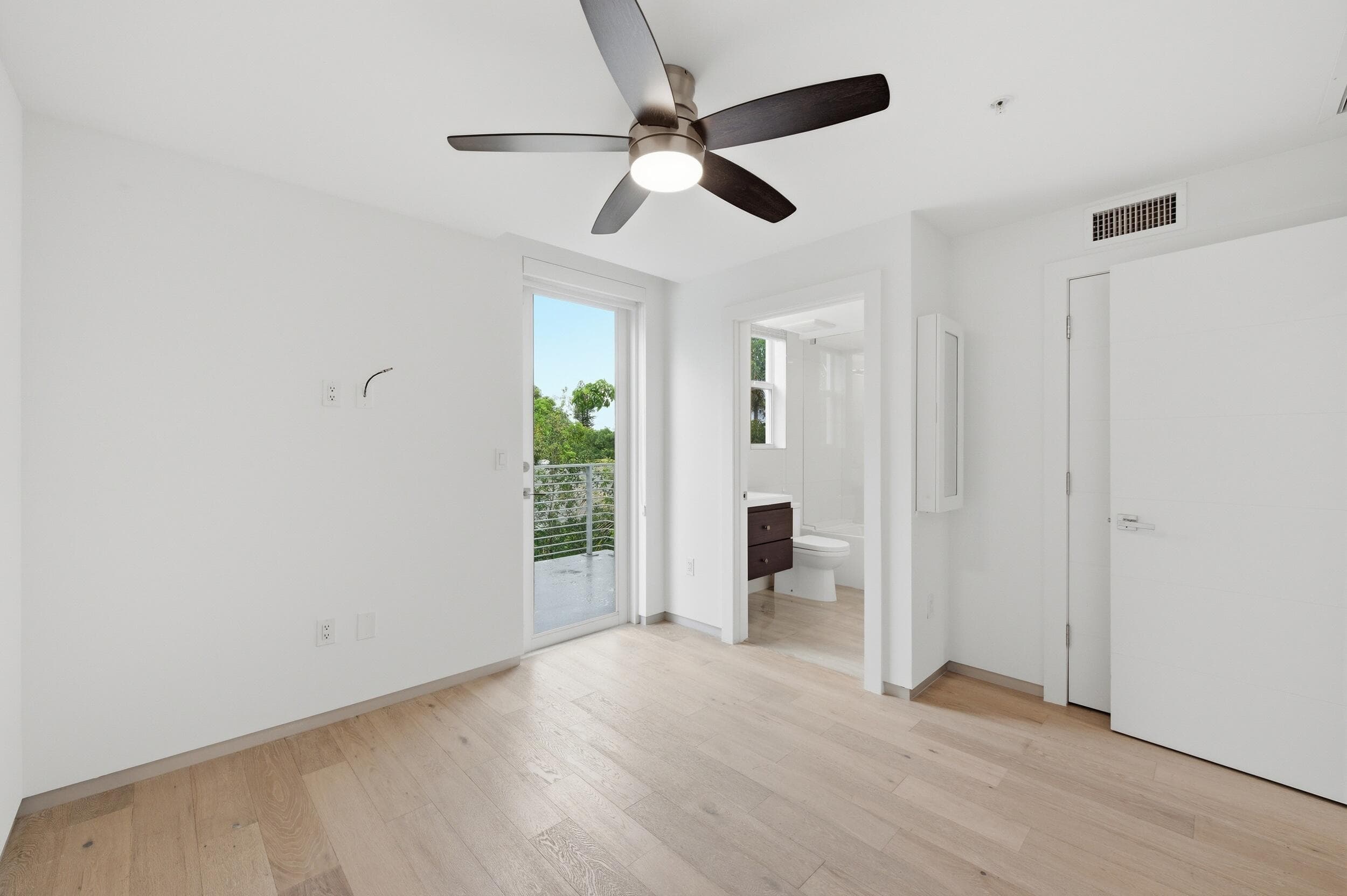 714 NE 14th Avenue 102, Fort Lauderdale, FL 33304 — photo 21 of 34