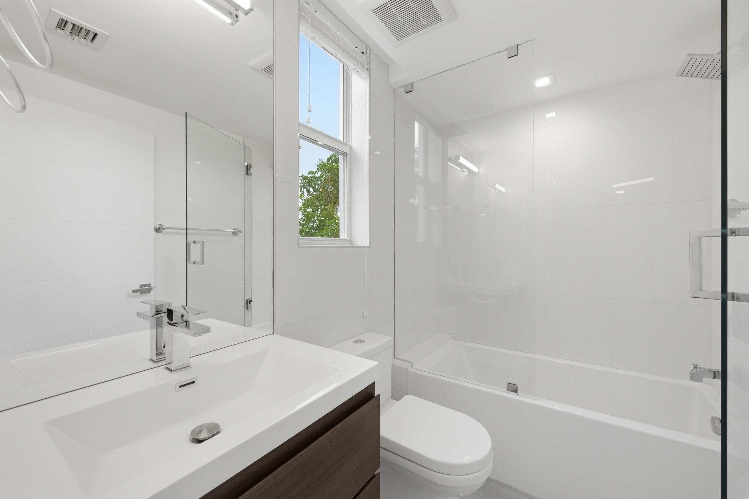 714 NE 14th Avenue 102, Fort Lauderdale, FL 33304 — photo 22 of 34