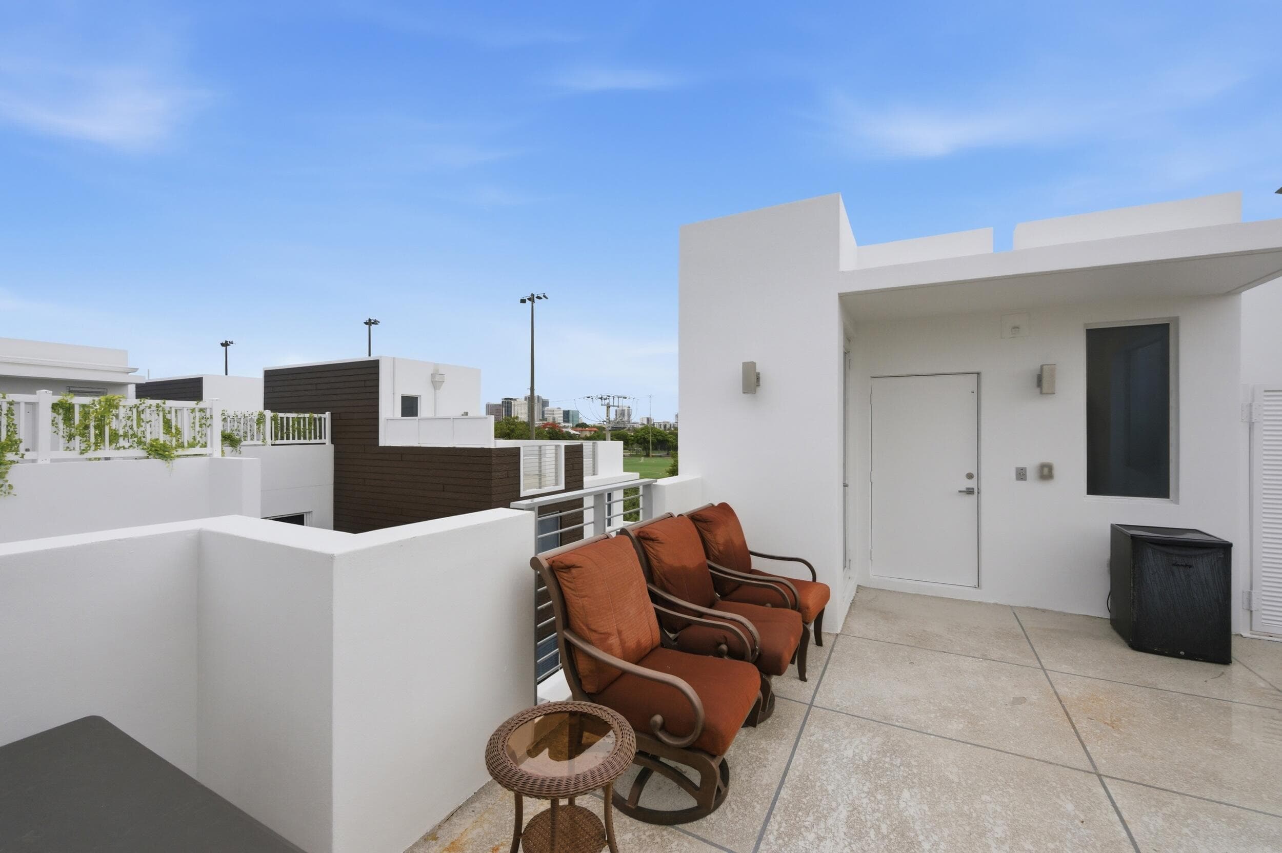 714 NE 14th Avenue 102, Fort Lauderdale, FL 33304 — photo 31 of 34