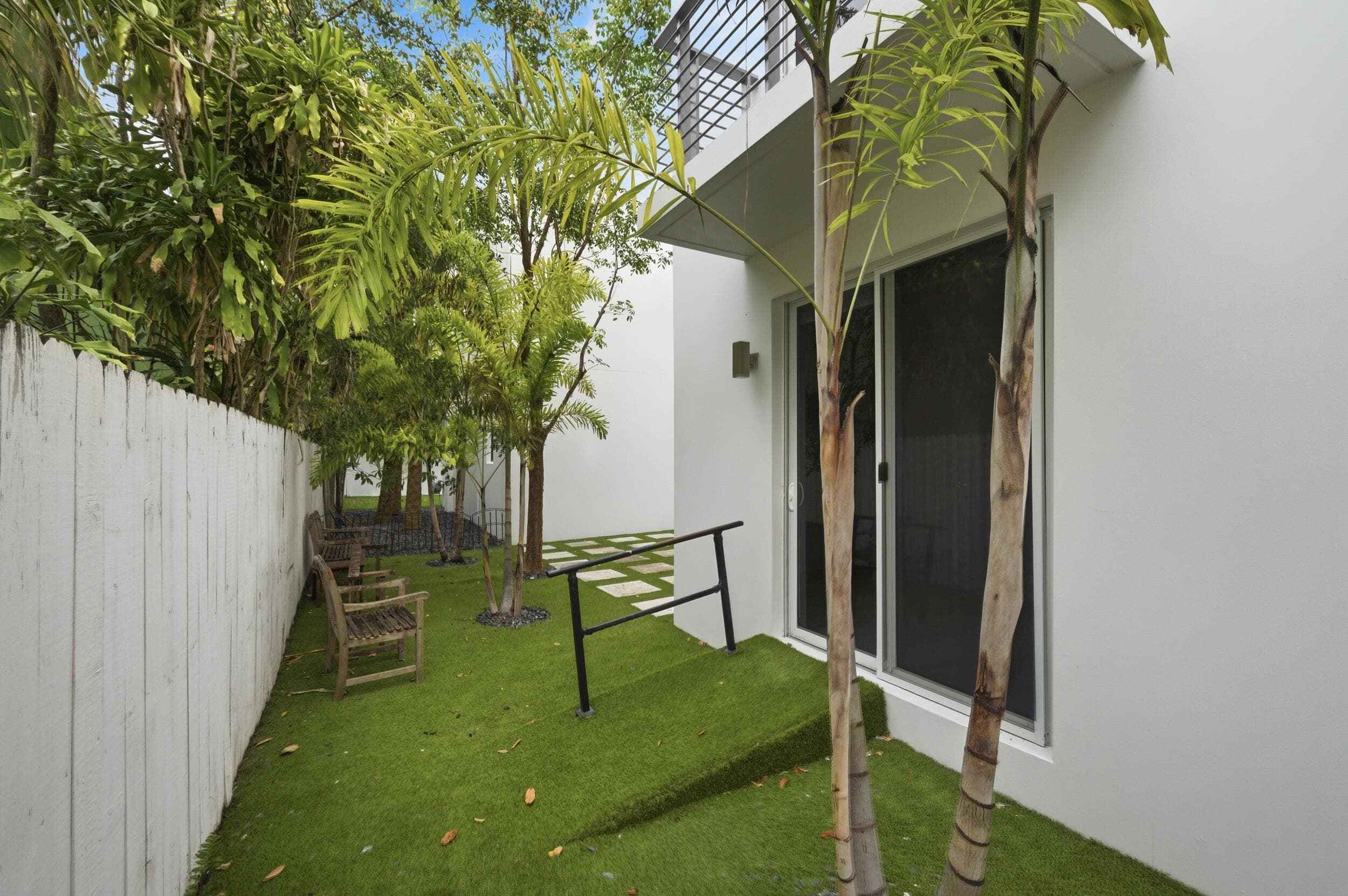 714 NE 14th Avenue 102, Fort Lauderdale, FL 33304 — photo 33 of 34