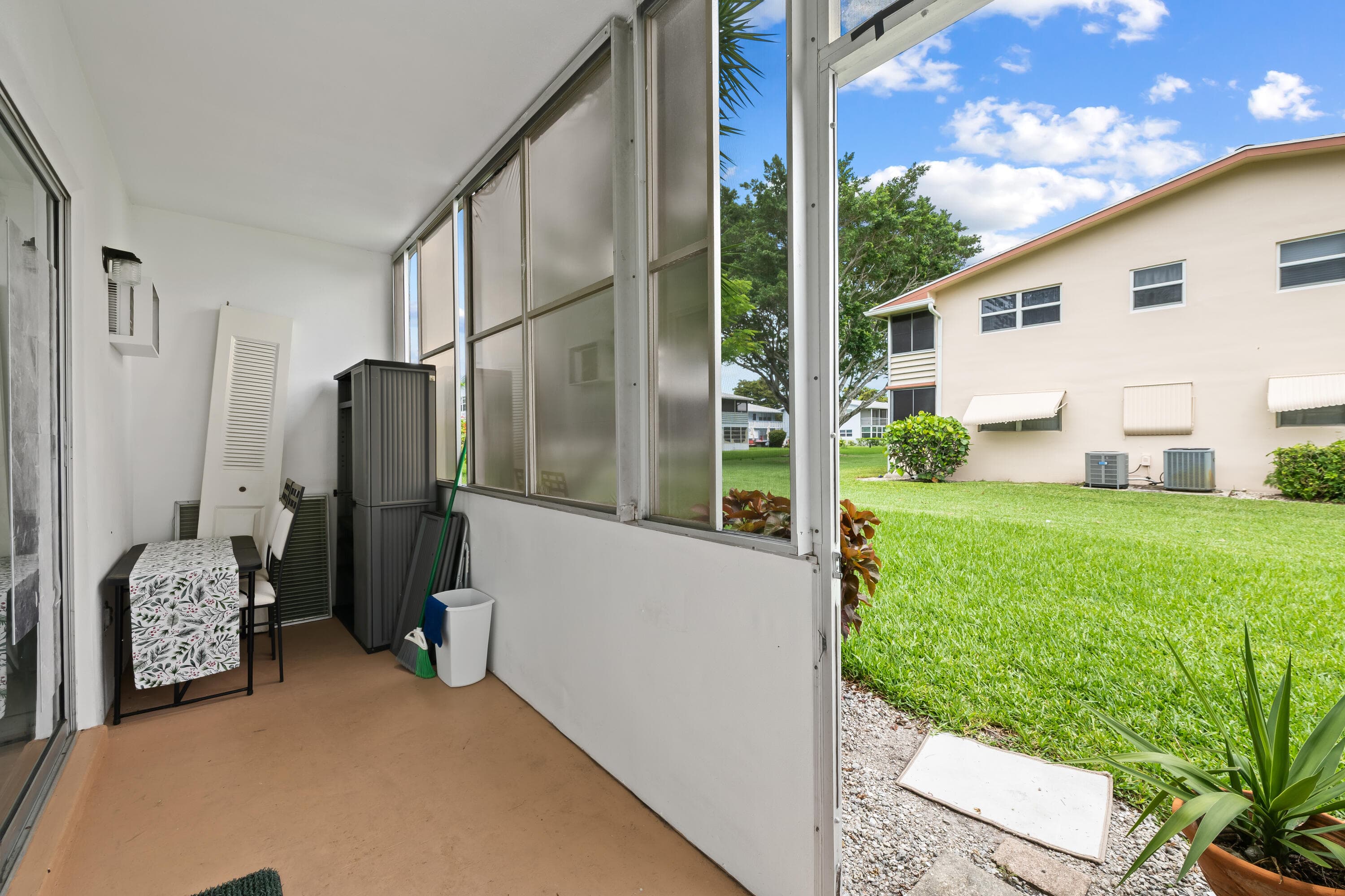 170 Canterbury H, West Palm Beach, FL 33417 — photo 4 of 20