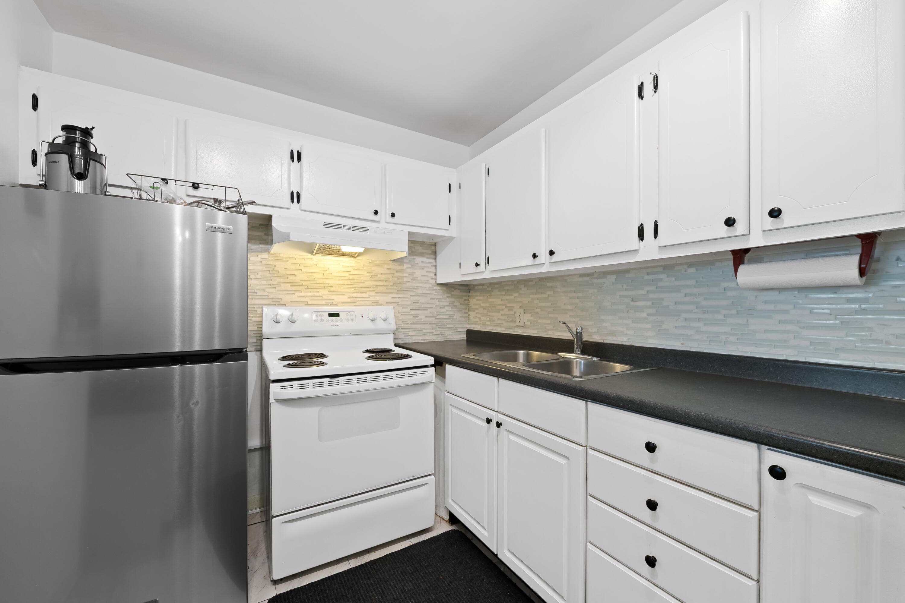 170 Canterbury H, West Palm Beach, FL 33417 — photo 2 of 20
