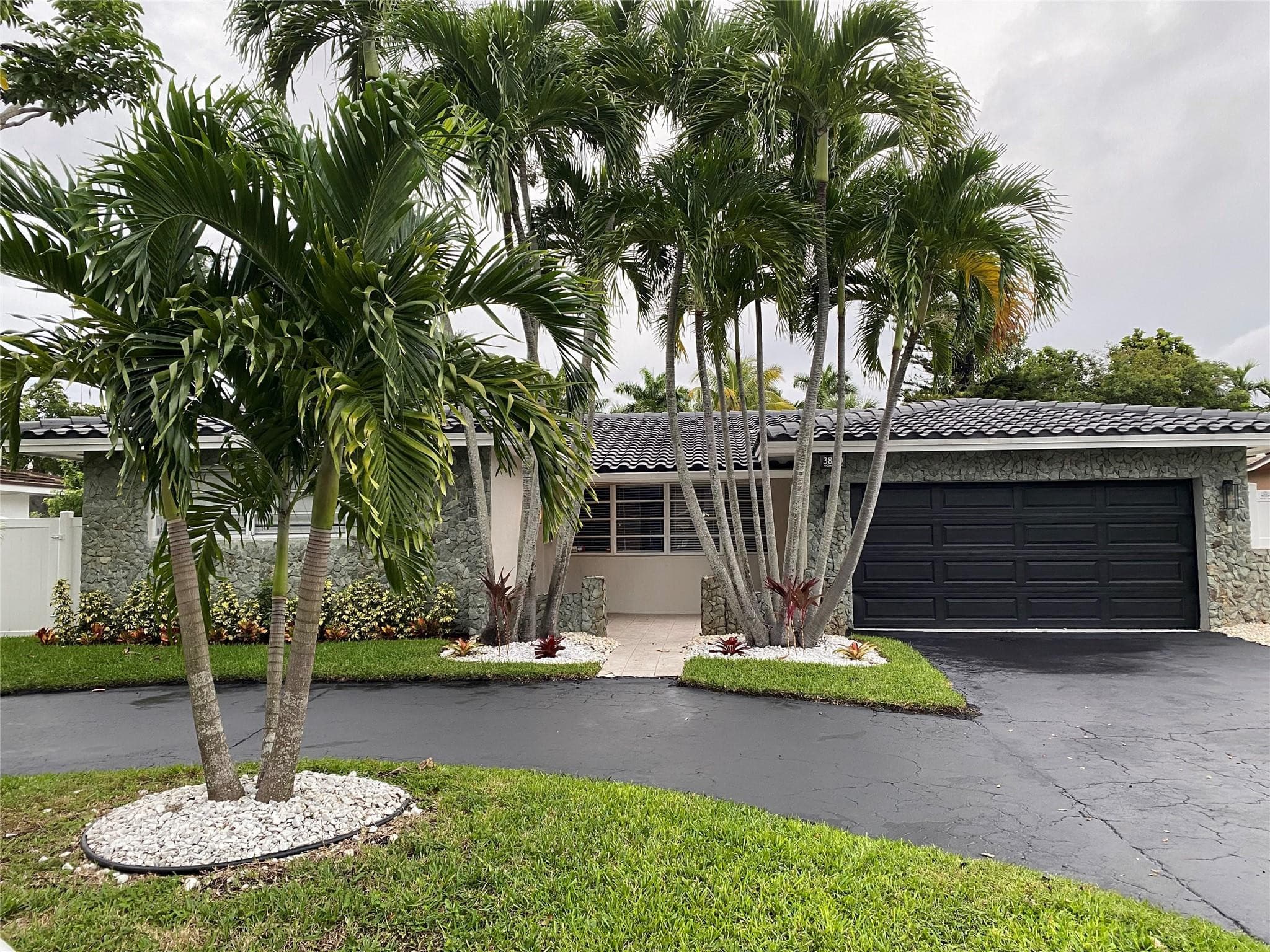 3840 N 42nd Terrace, Hollywood, FL 33021 — photo 1 of 23