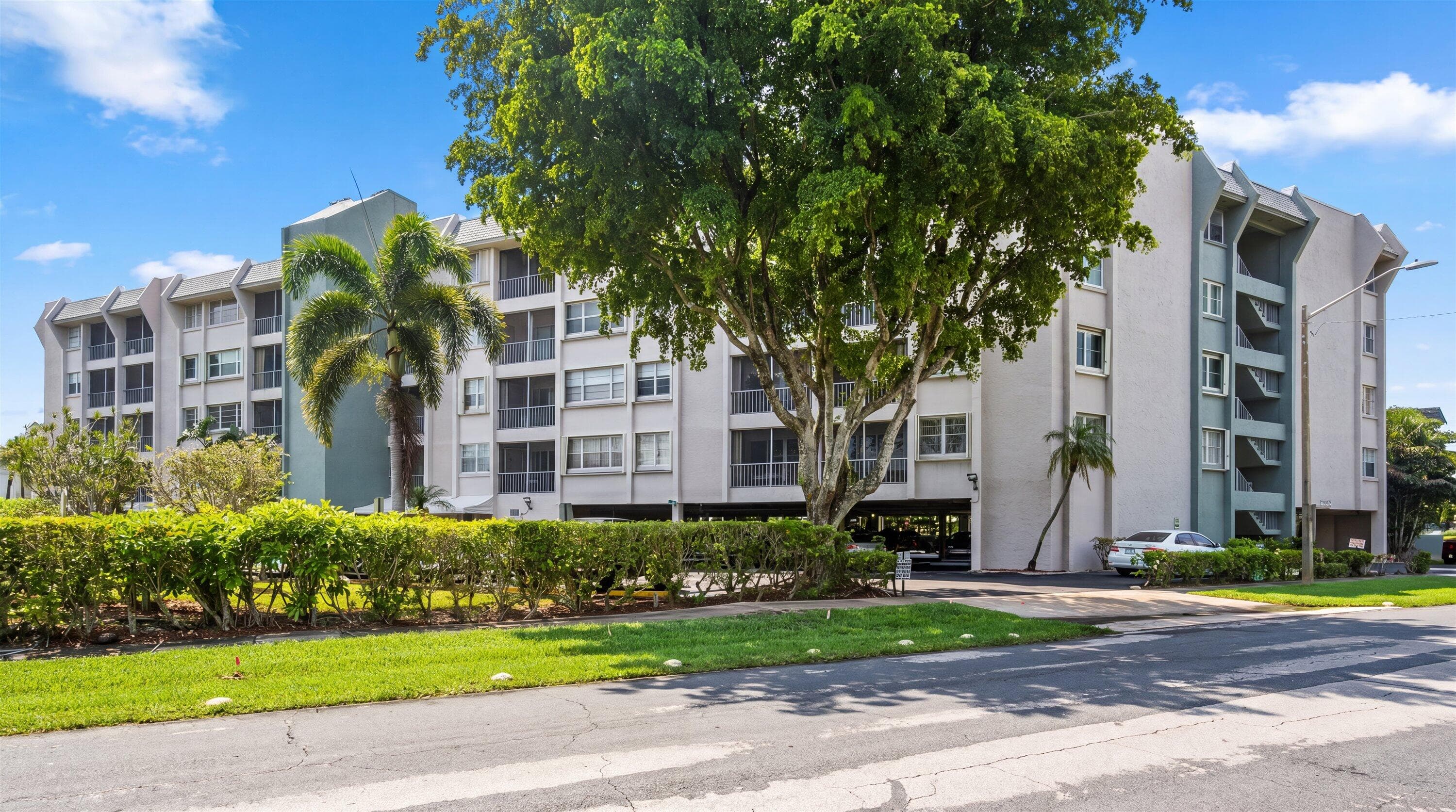 505 Spencer Drive 309, West Palm Beach, FL 33409 — photo 2 of 16