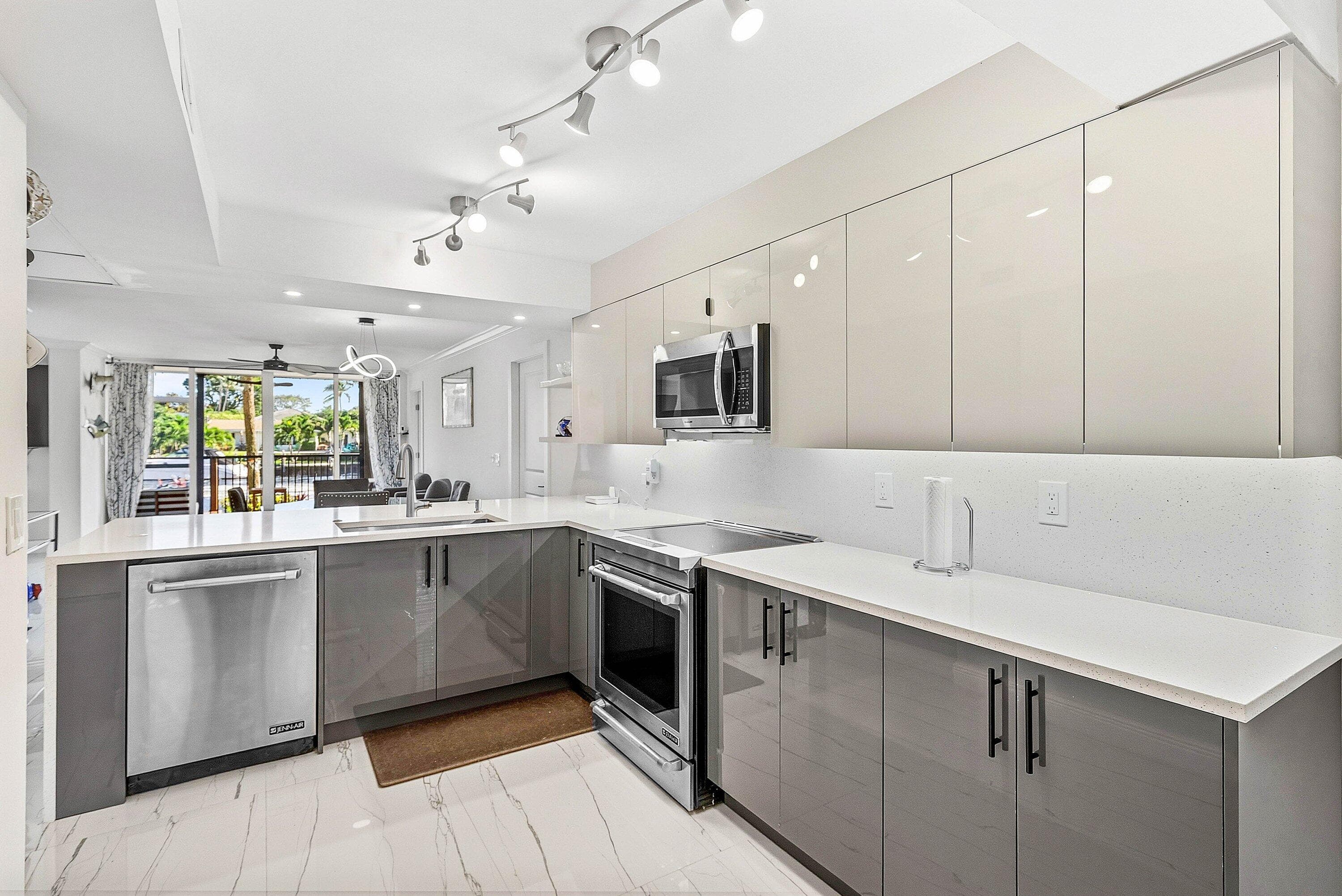 18 Royal Palm Way Way 109, Boca Raton, FL 33432 — photo 3 of 45