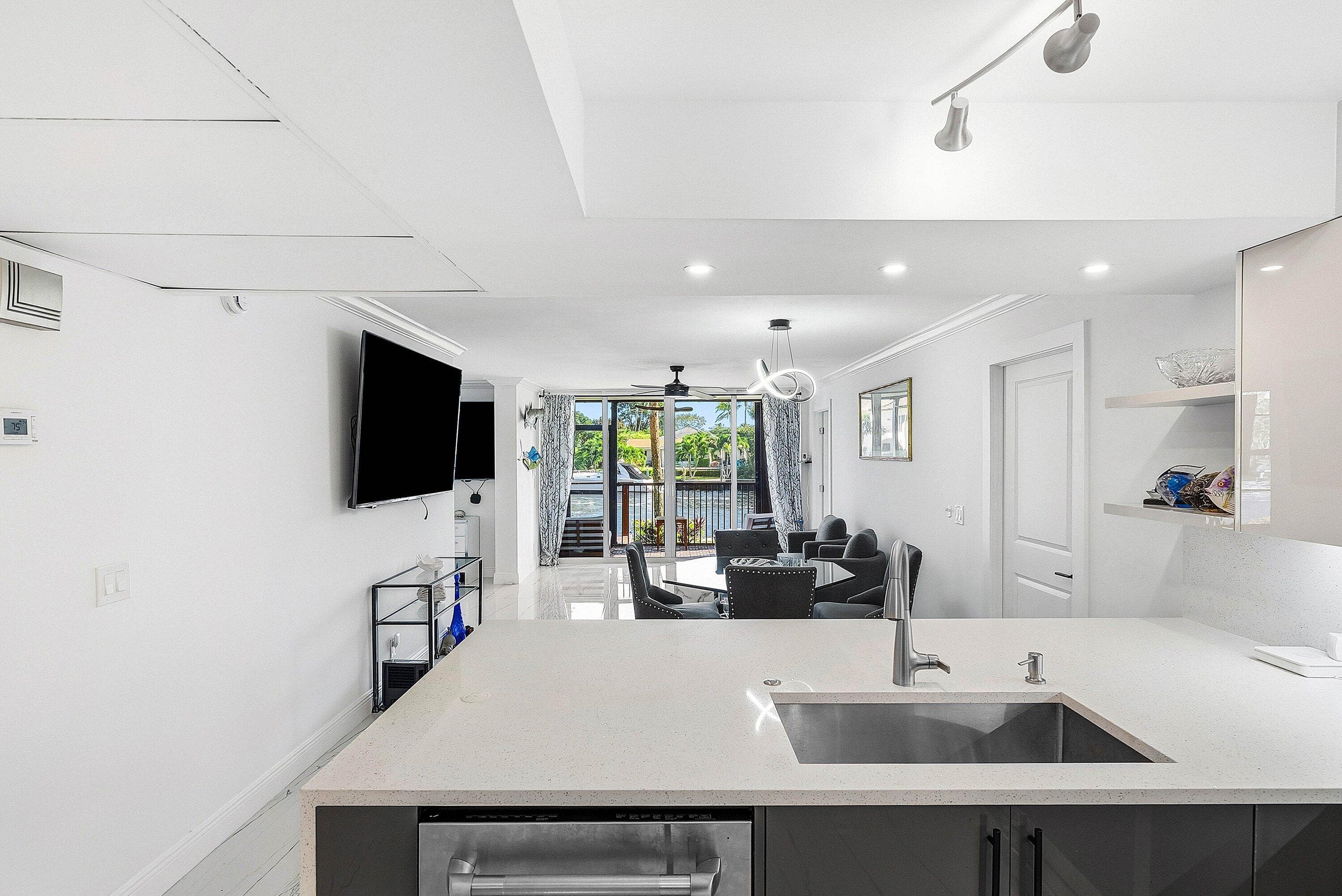 18 Royal Palm Way Way 109, Boca Raton, FL 33432 — photo 13 of 45