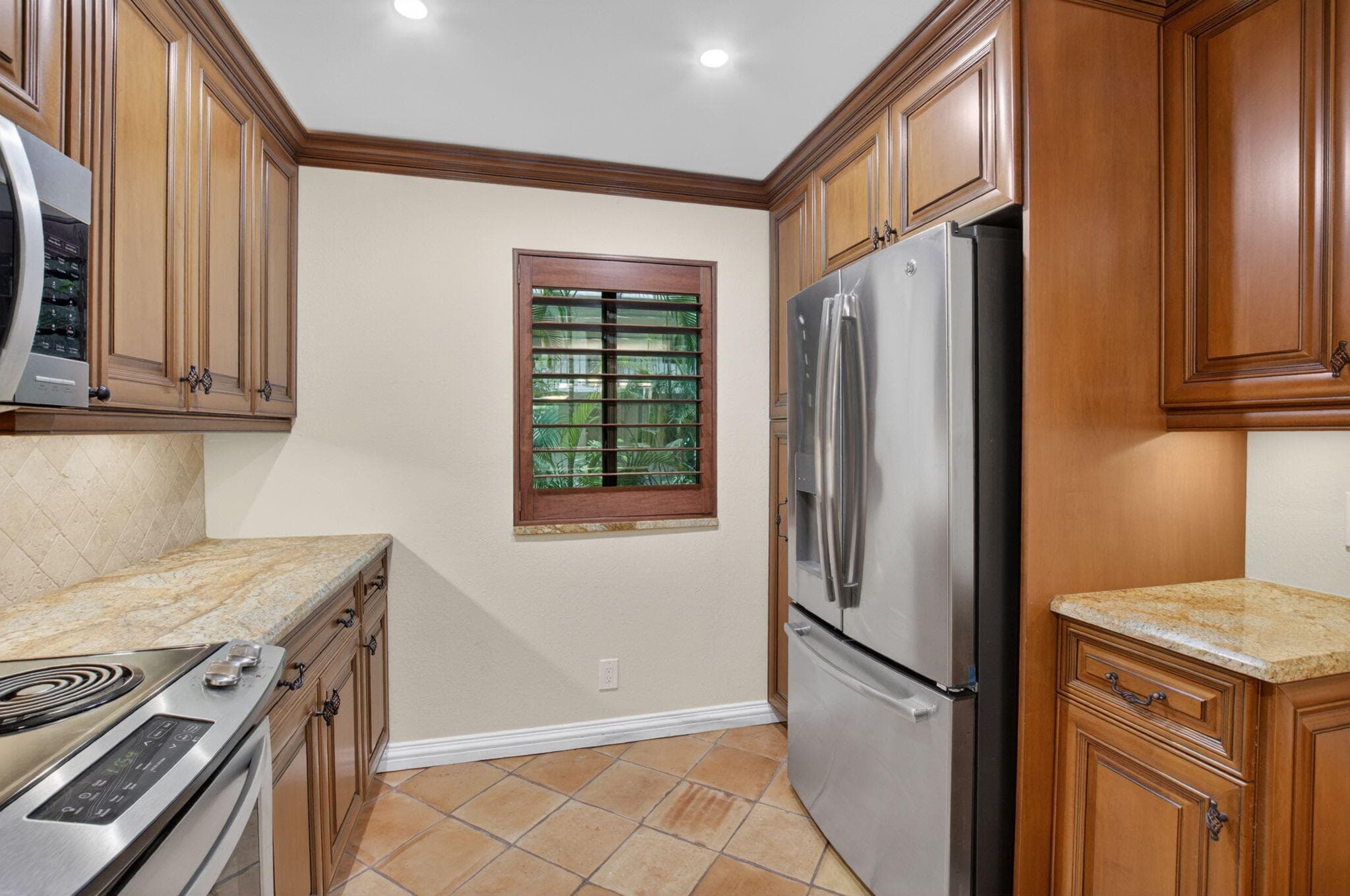 1202 S Lake Drive 105, Lantana, FL 33462 — photo 8 of 50