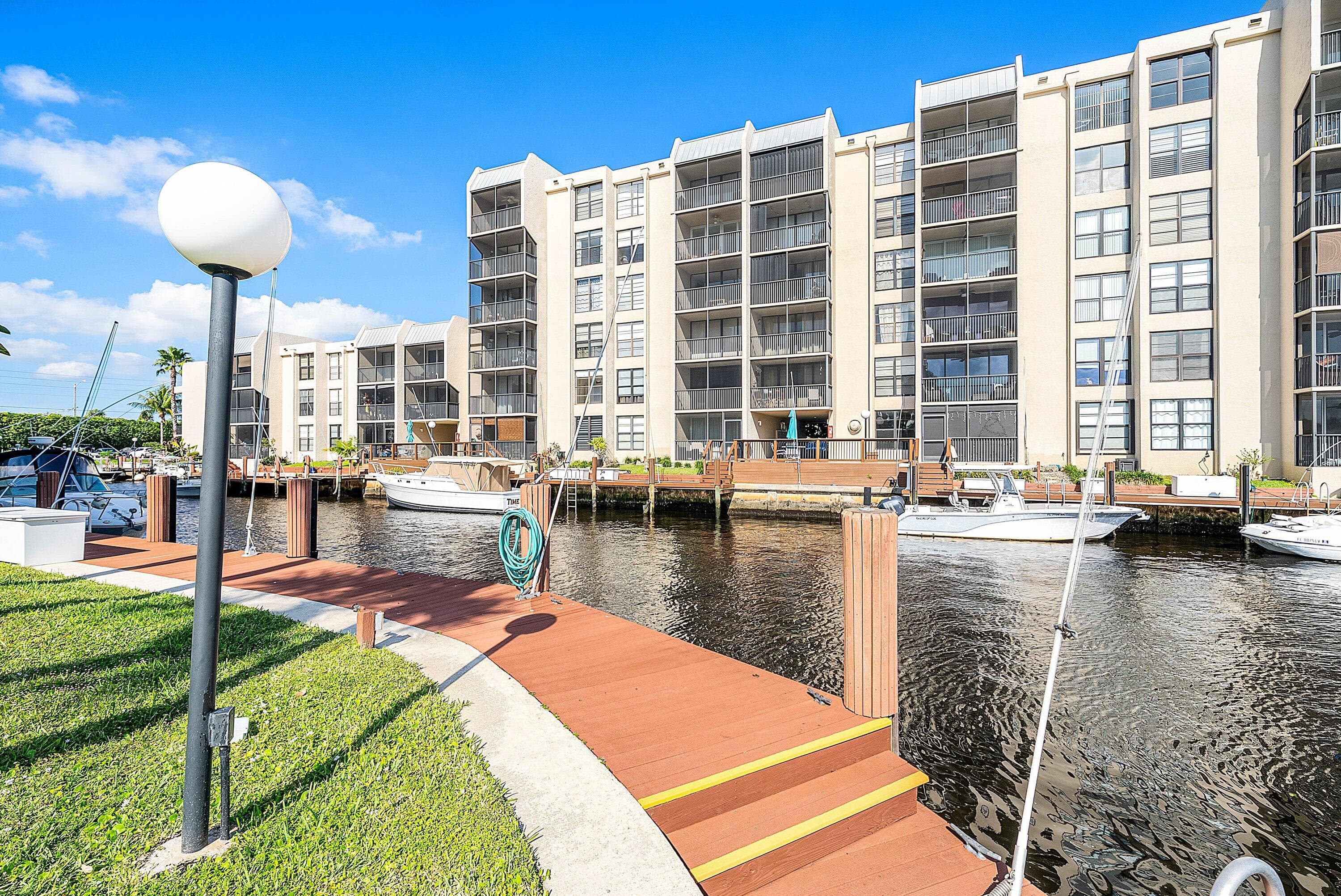 18 Royal Palm Way Way 109, Boca Raton, FL 33432 — photo 31 of 45