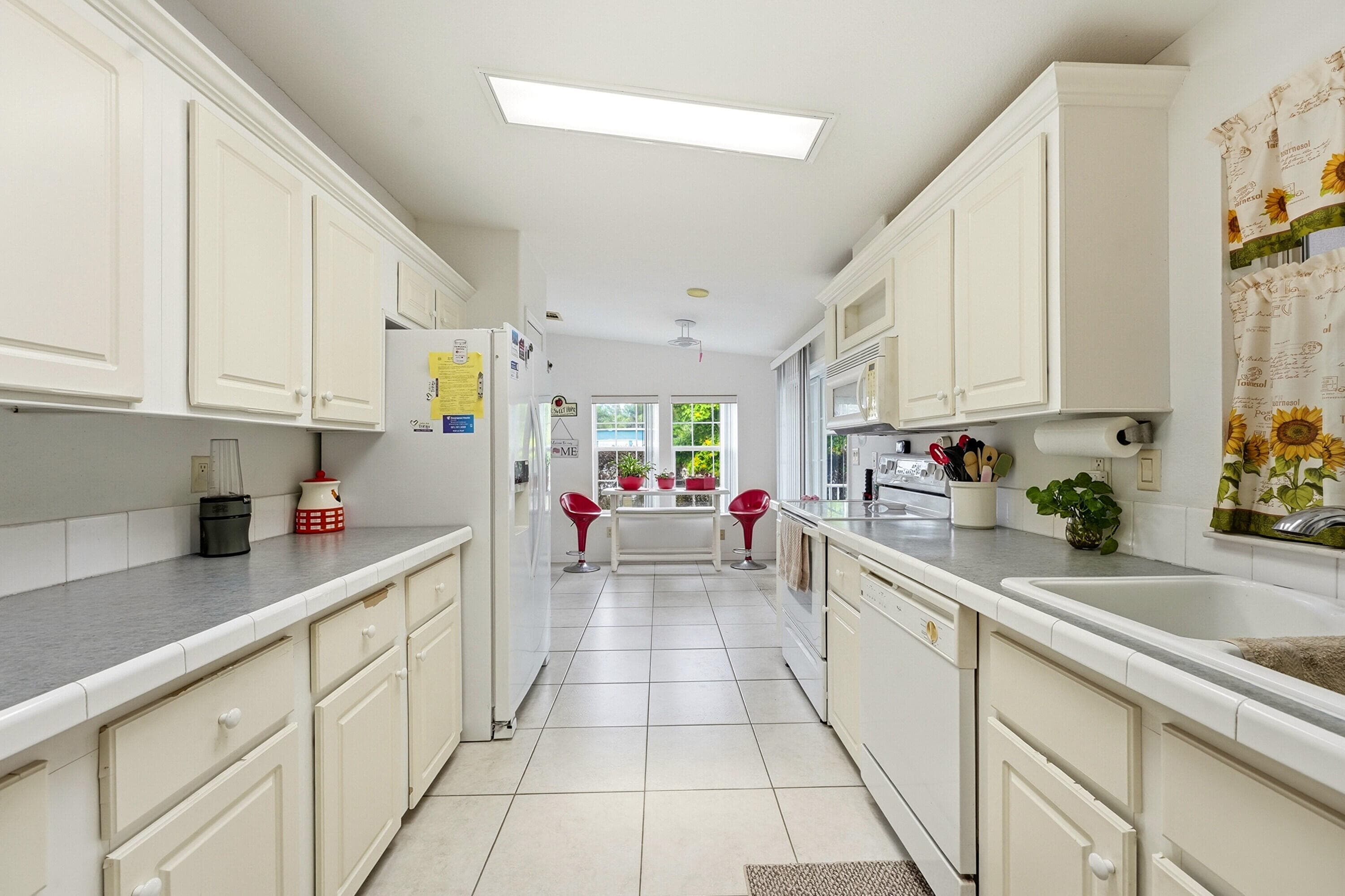 8355 SE Wren Avenue, Hobe Sound, FL 33455 — photo 11 of 39