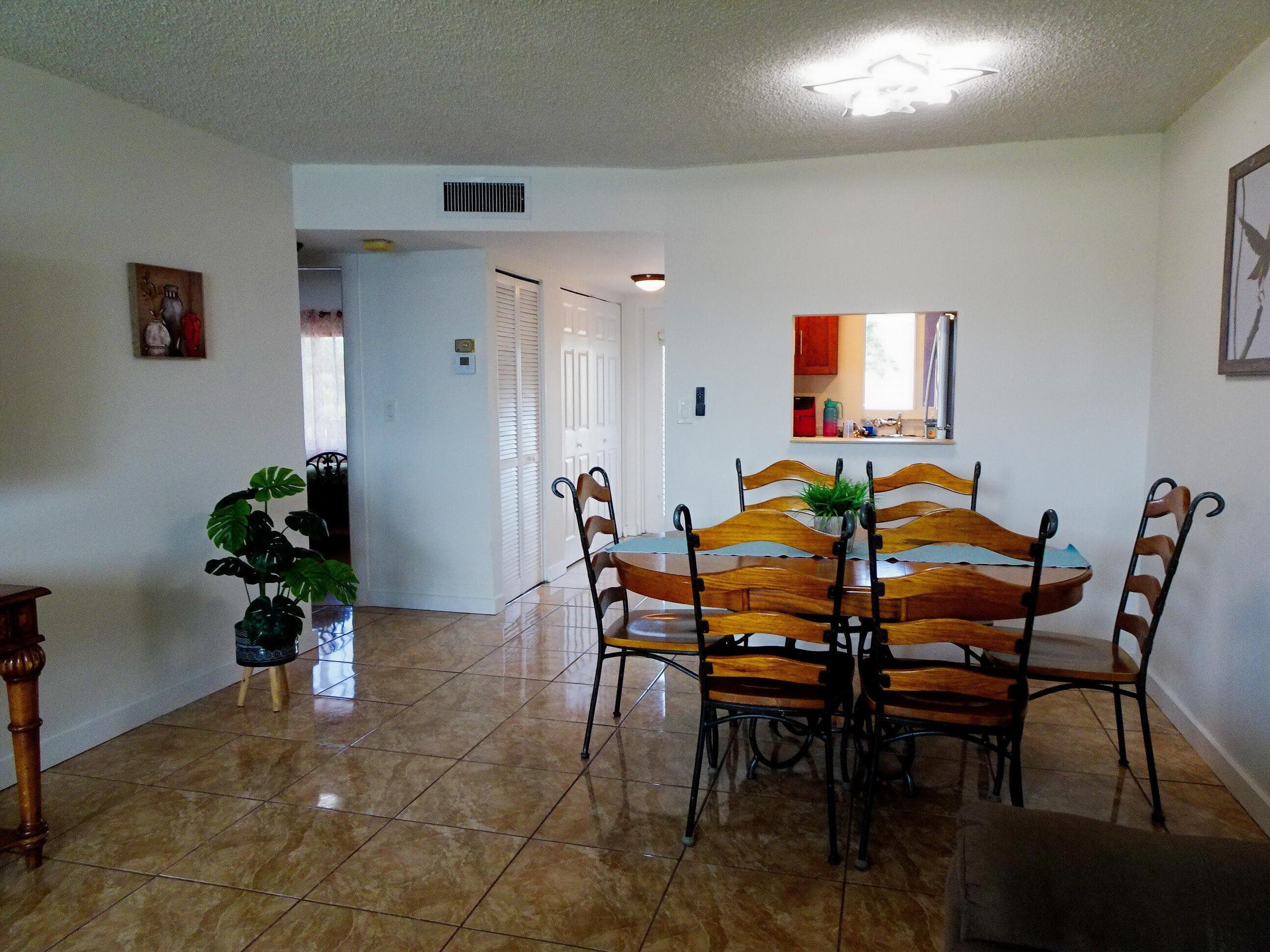 9261 Sunrise Lakes Boulevard 210, Fort Lauderdale, FL 33322 — photo 6 of 19
