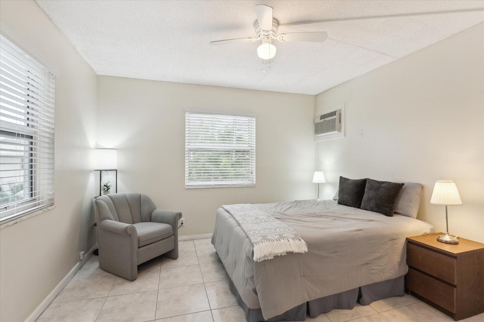 720 Orton Avenue 206, Fort Lauderdale, FL 33304 — photo 8 of 13
